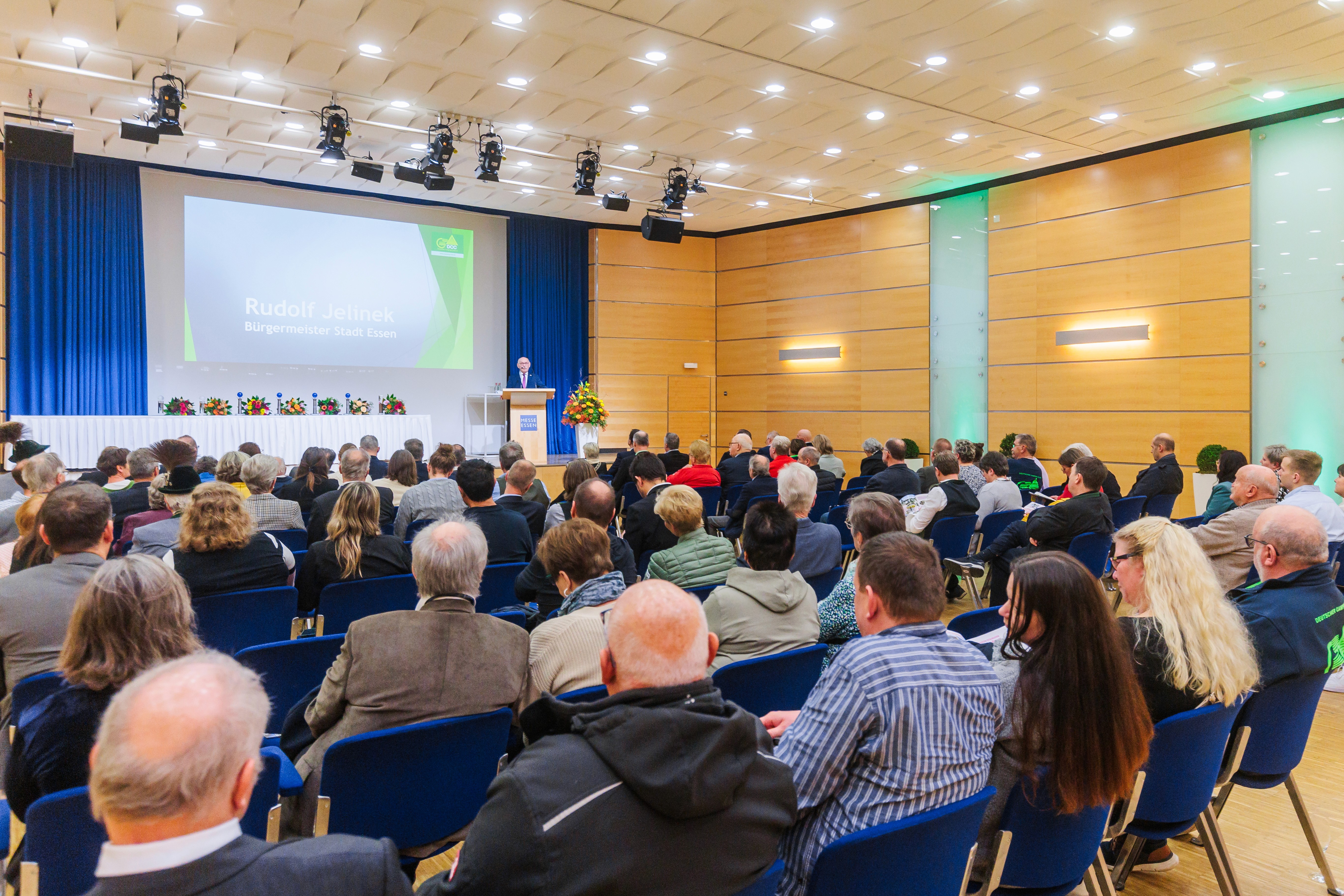 Gefüllter Saal bei der Preisverleihung