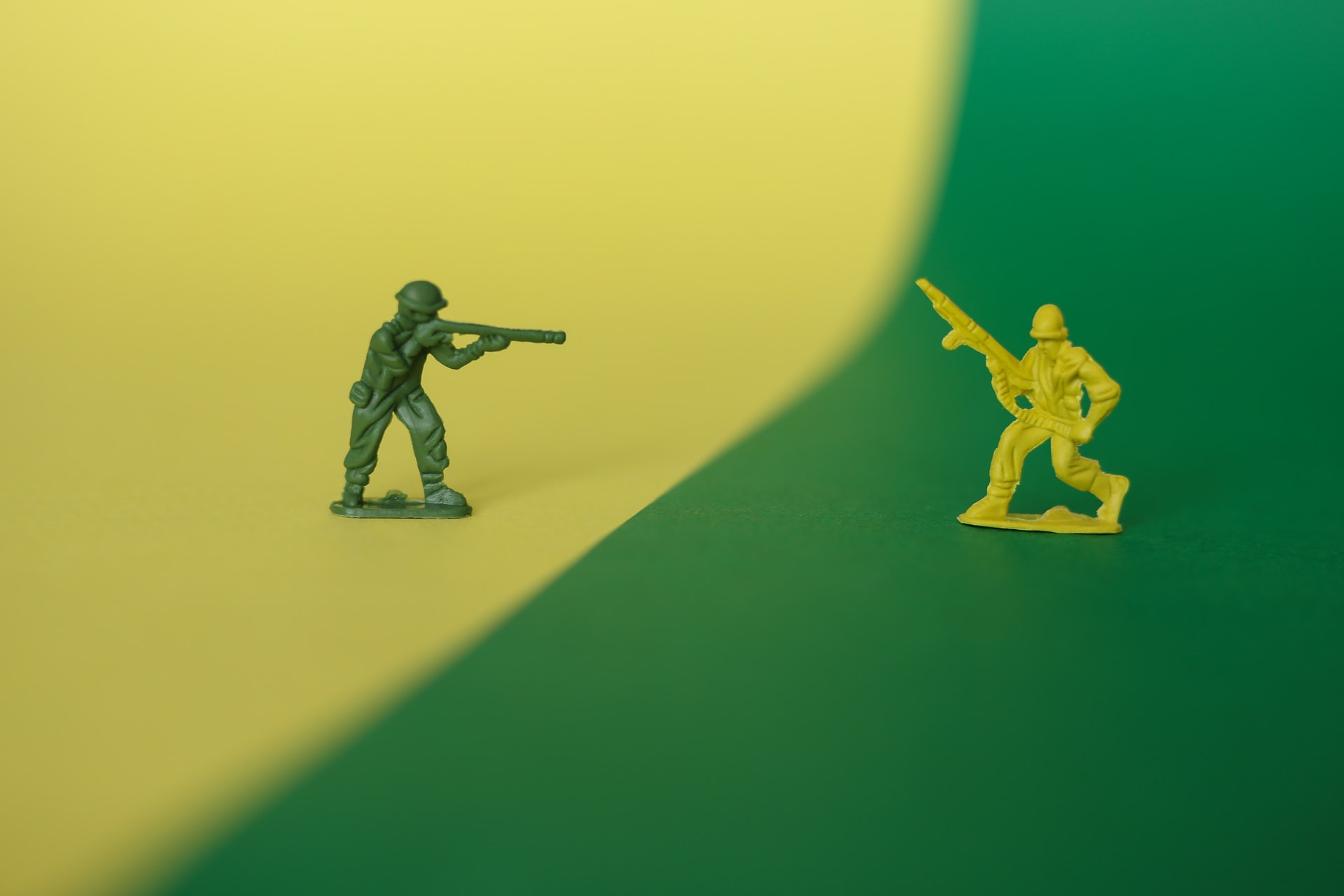 green and yellow toy army men