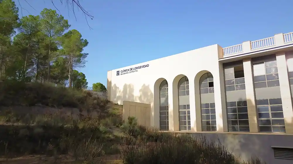 masaje piernas cansadas en el Balneario de Cofrentes, el balneario más medicalizado de España