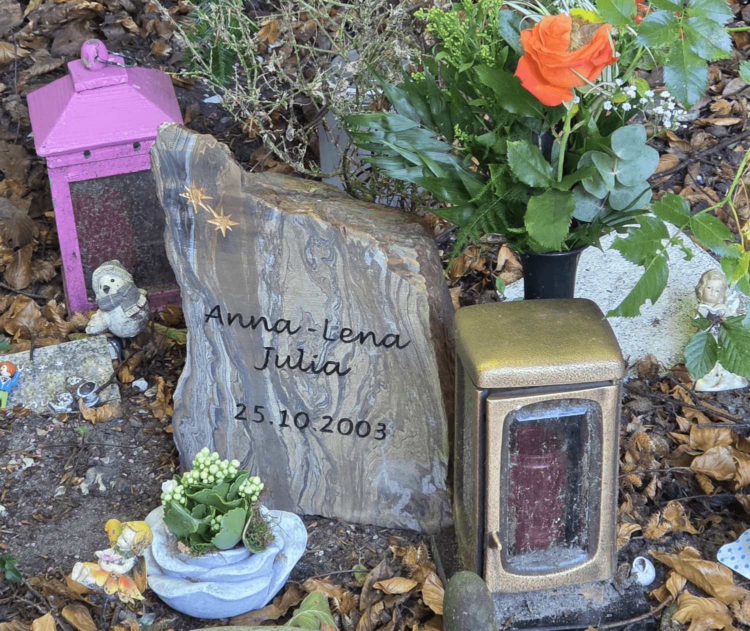 Grabsteine Weikert und Maier