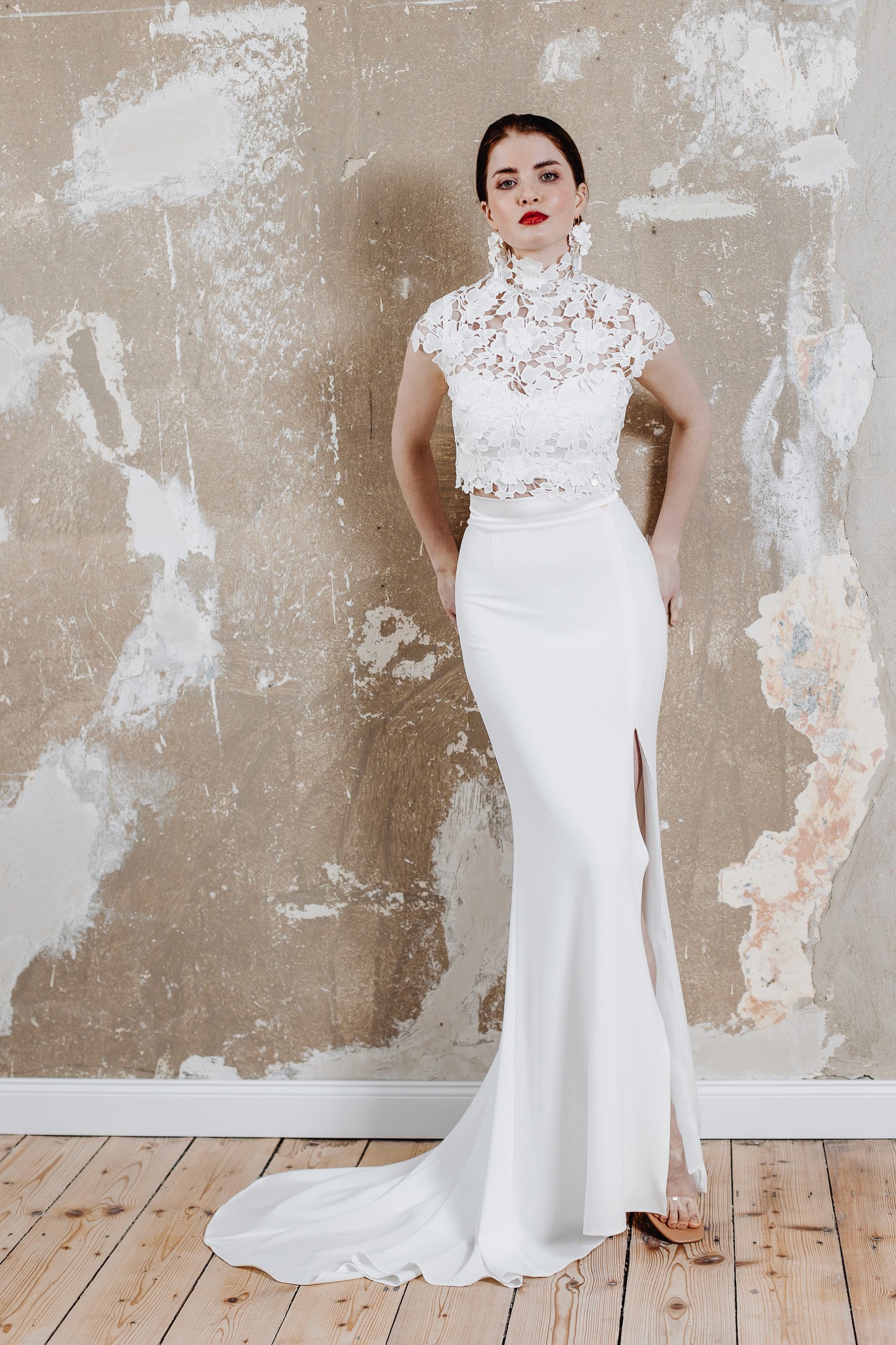 Hochgeschlossenes Brautkleid mit Rock und Oberteil für das Standesamt