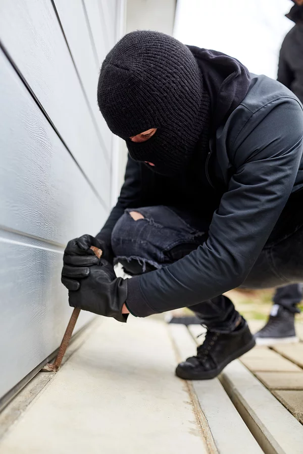 Garage door breakpin