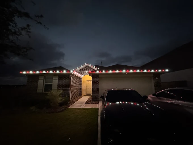 Christmas Light Installation Cost Factors in Magnolia, TX image 1