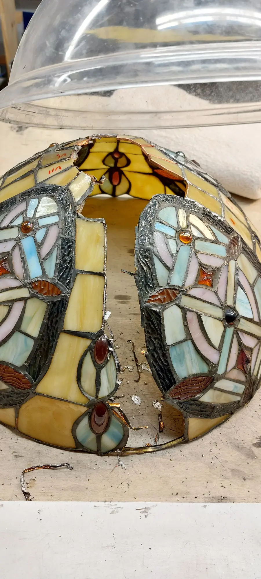 Tiffany Lampenkap - grote lacune, voor restauratie