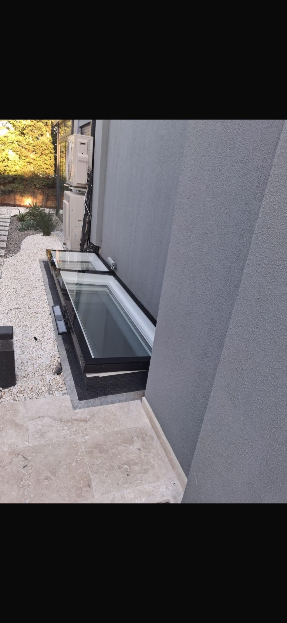 Modern bina cephe ve ışık detayı