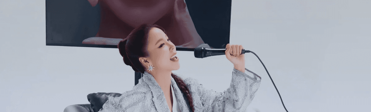 Zani Singing White Background