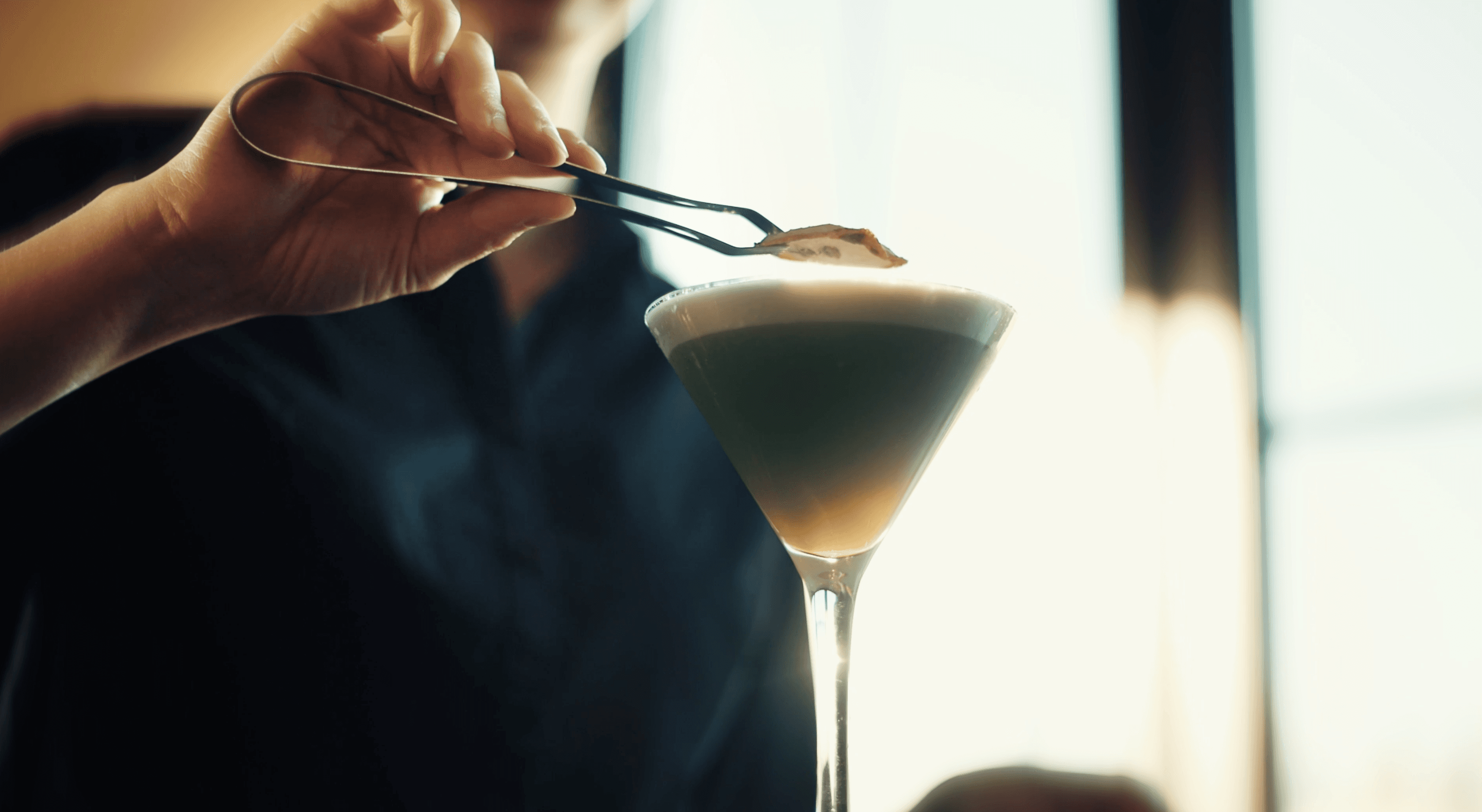 Cocktail premium préparé pour une production vidéo lifestyle à Bruxelles