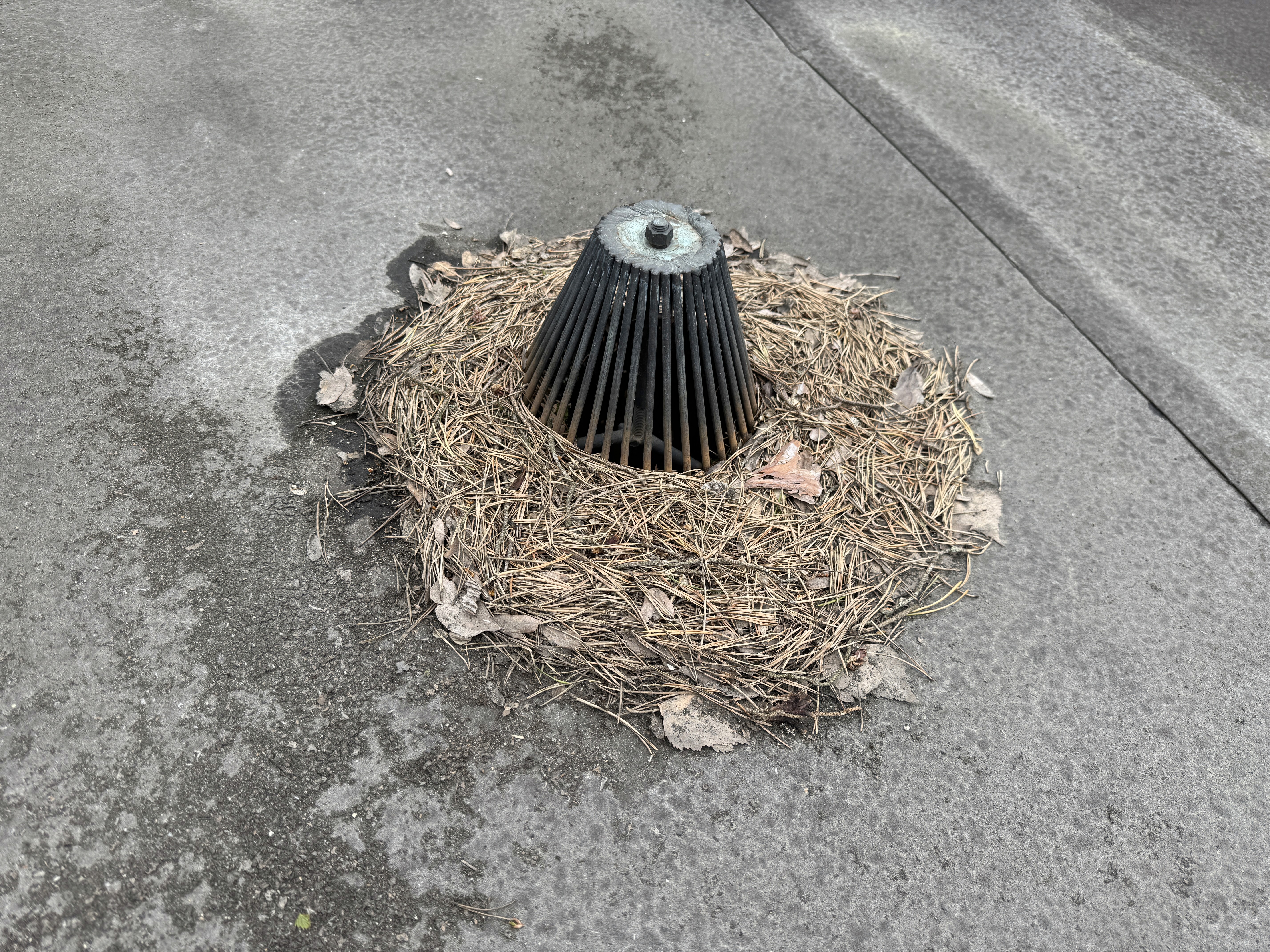 tasakaton tukkeutunut kattokaivo