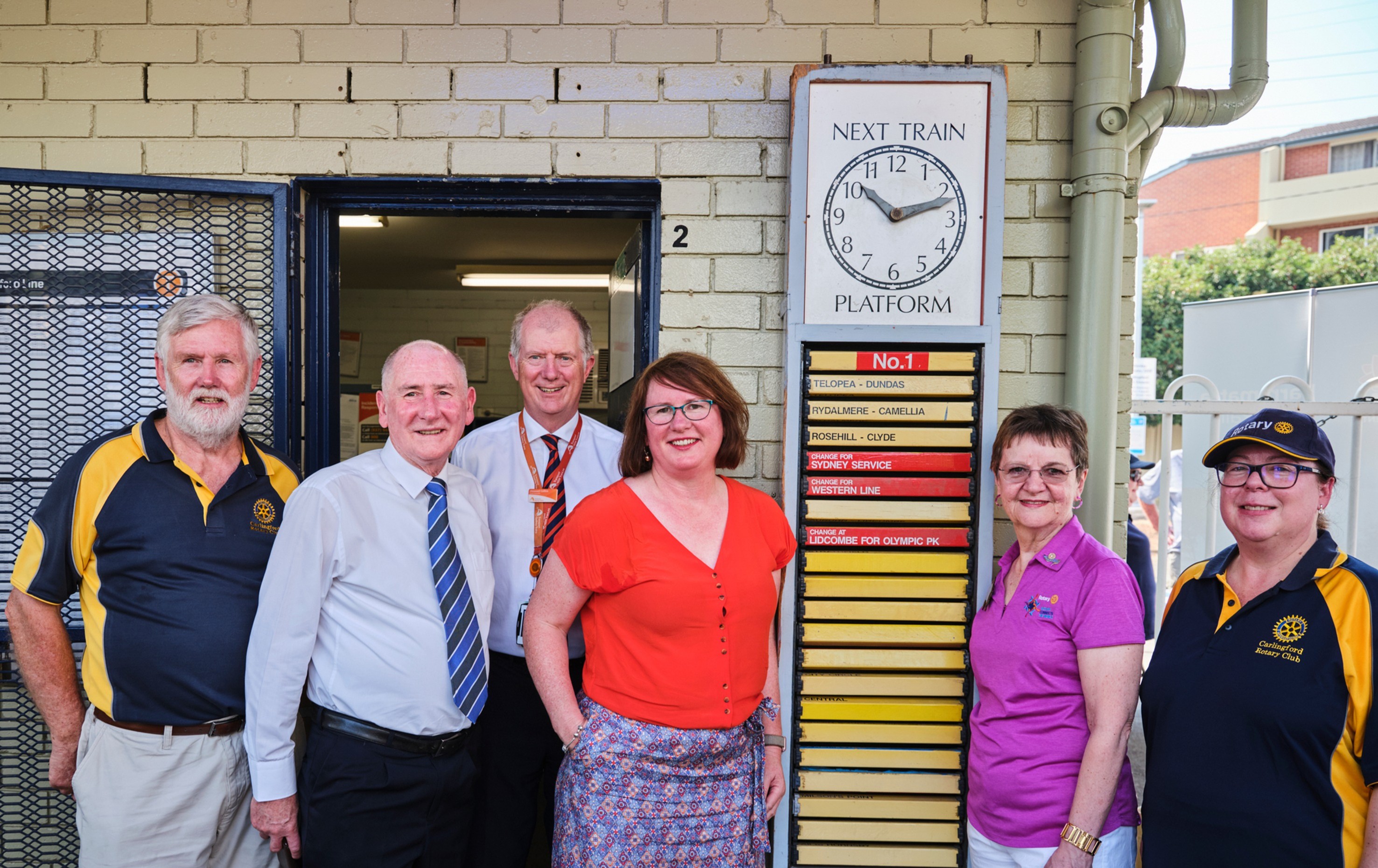 Lord Mayor of Parramatta Bob Dwyer (second from left), Sydney Trains Chief Executive Howard Collins OBE (third from left), and Parramatta Councillor Donna Davis with members of Carlingford Rotary Club. Photo by Warwick Baker Sydney Trains.