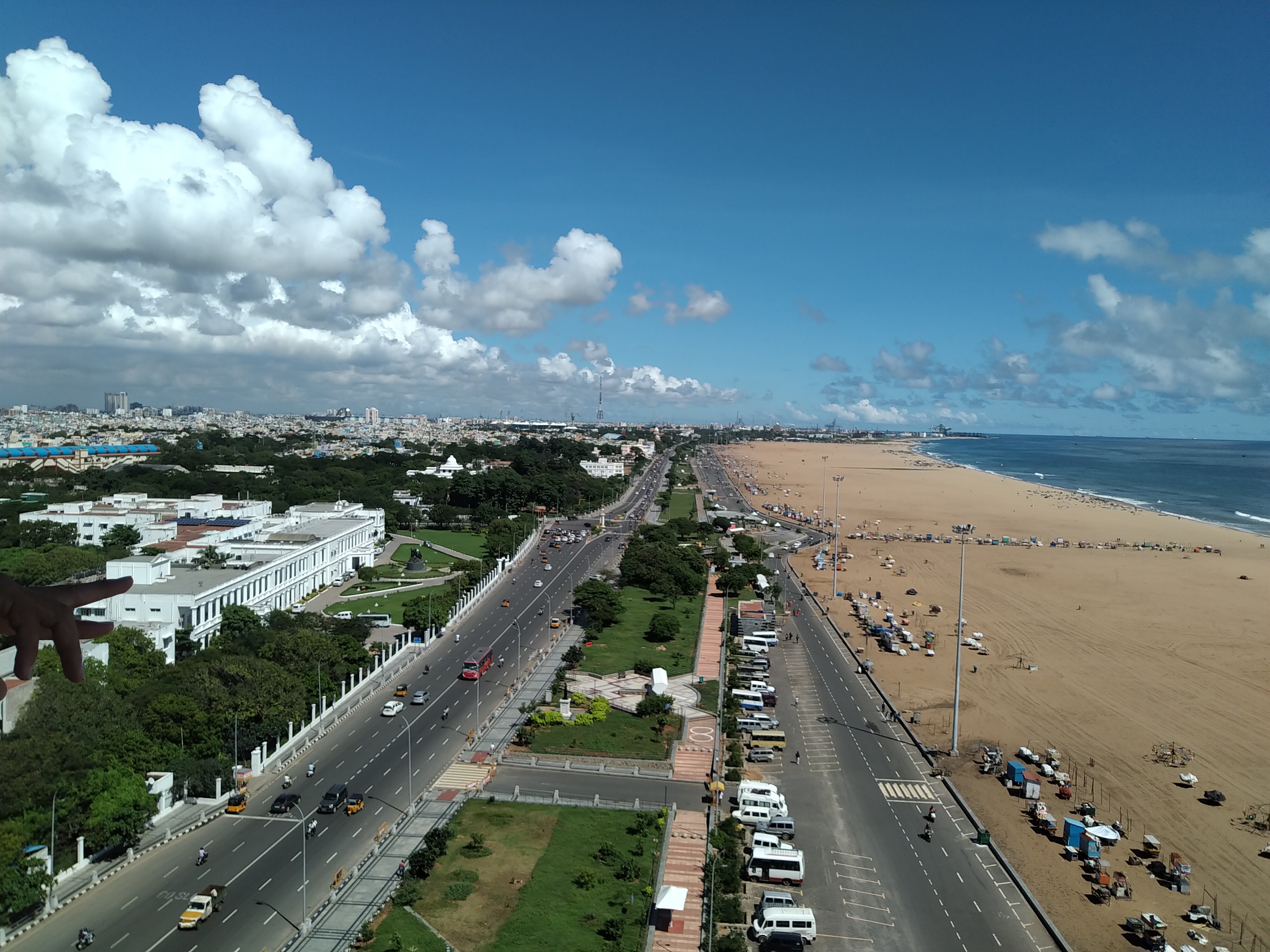 Highway next to Chennai's beach coast.