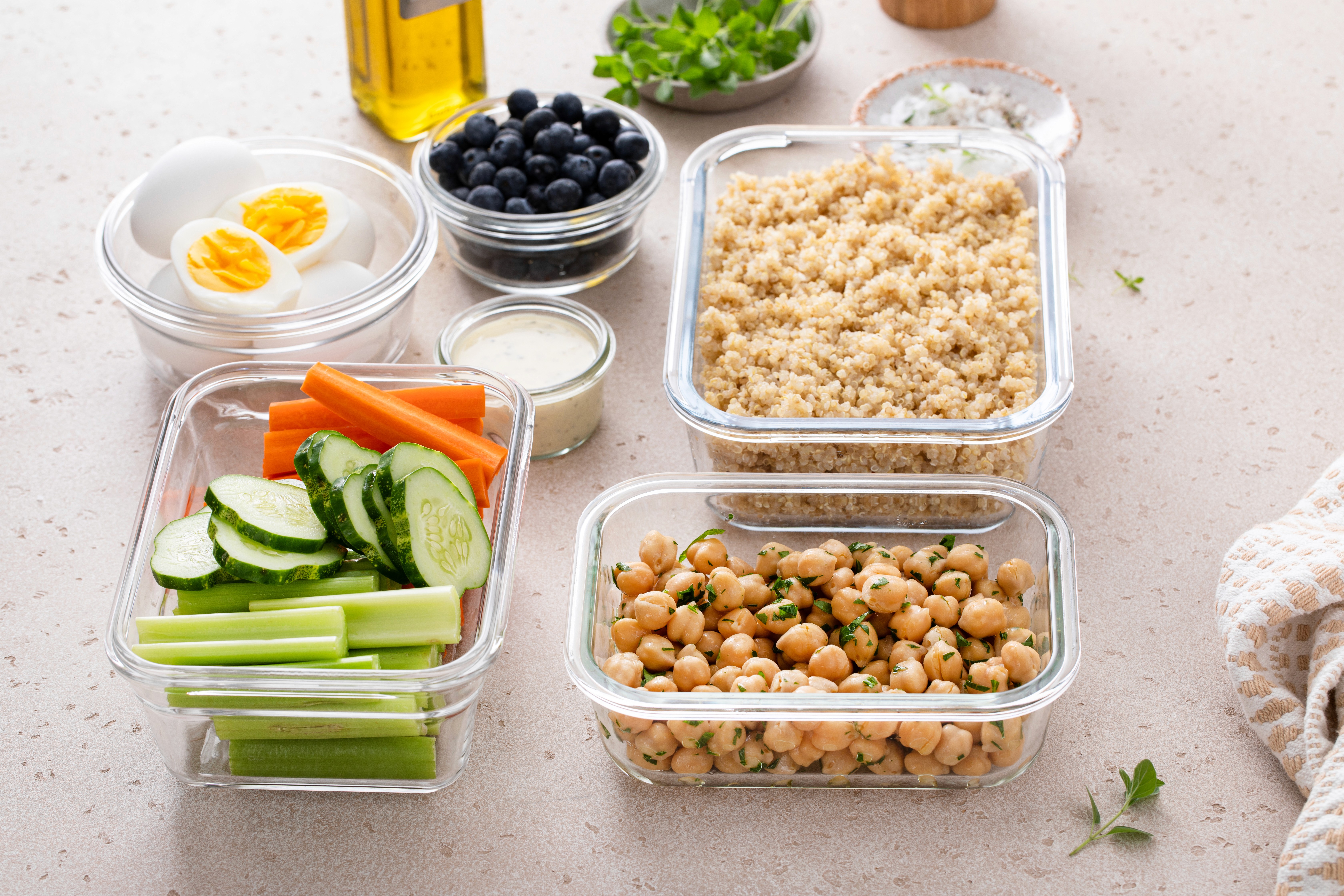meal-prep-containers-with-healthy-food