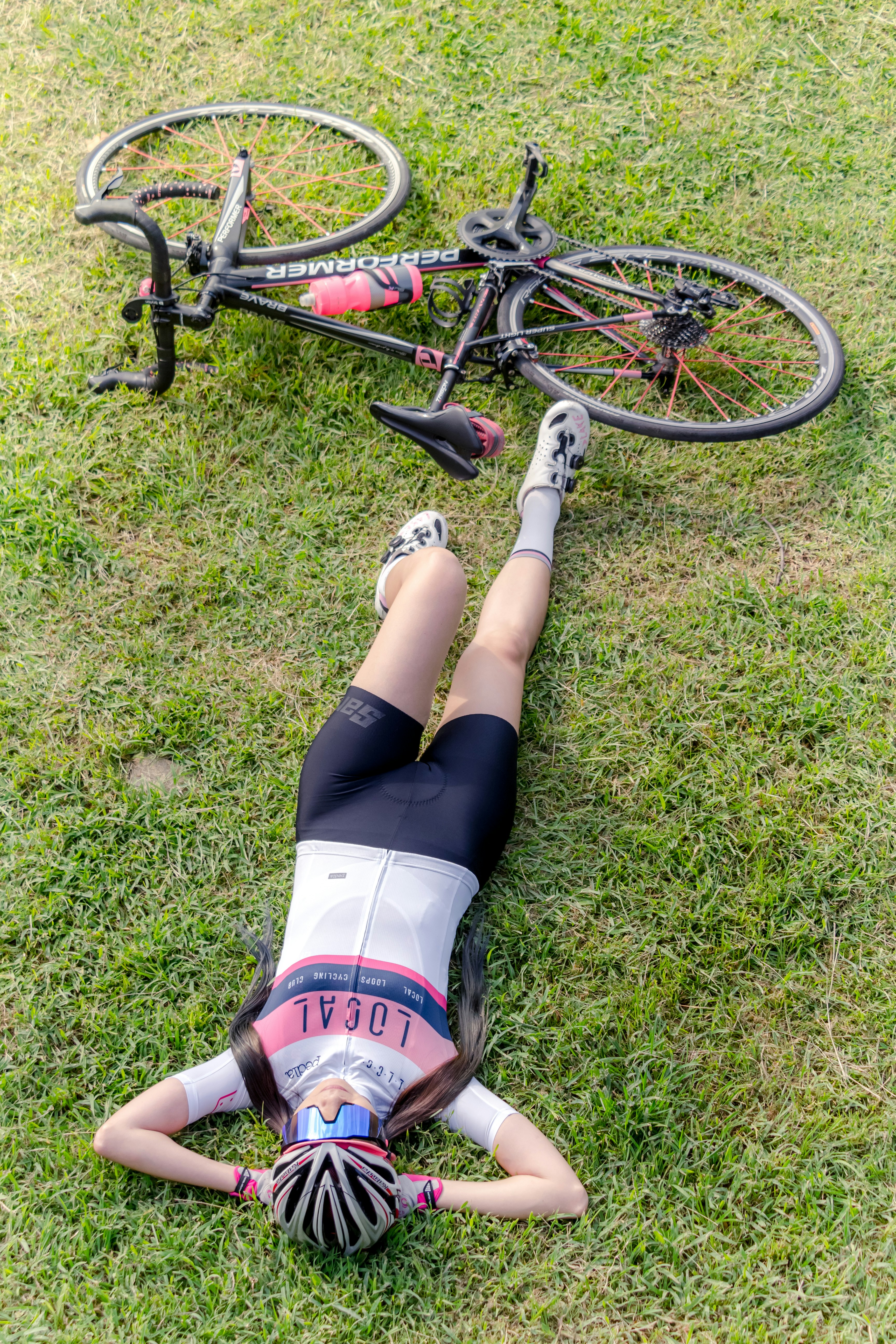 Concetrated triathlete grayscale