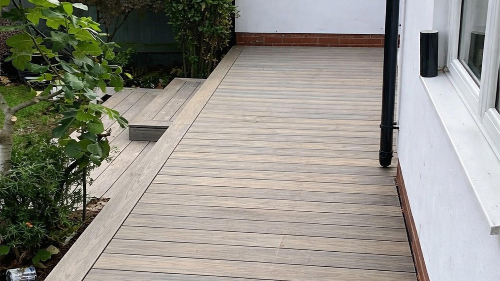Modern landscaped garden showcasing professional outdoor design.