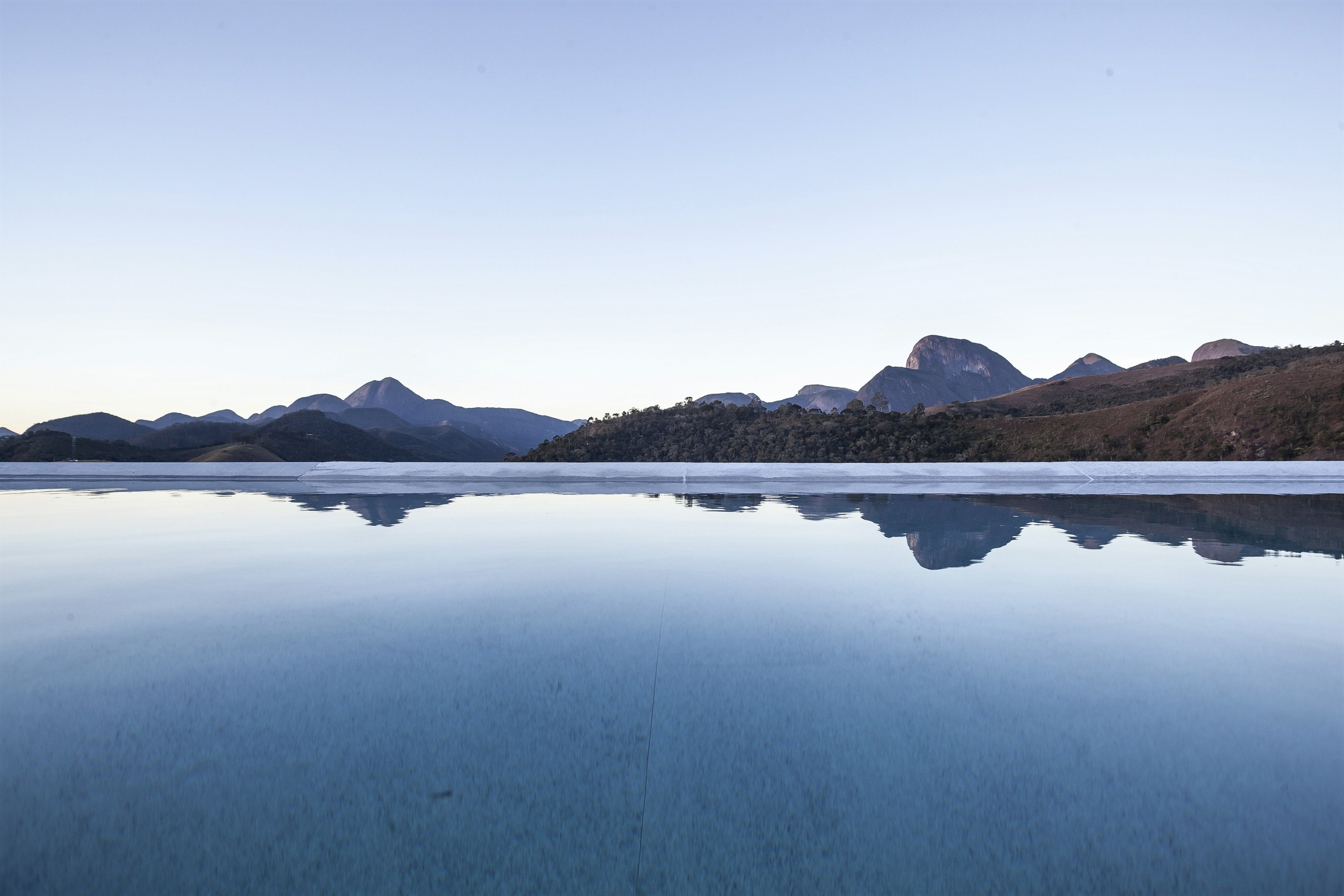 Infinit pool view of montains