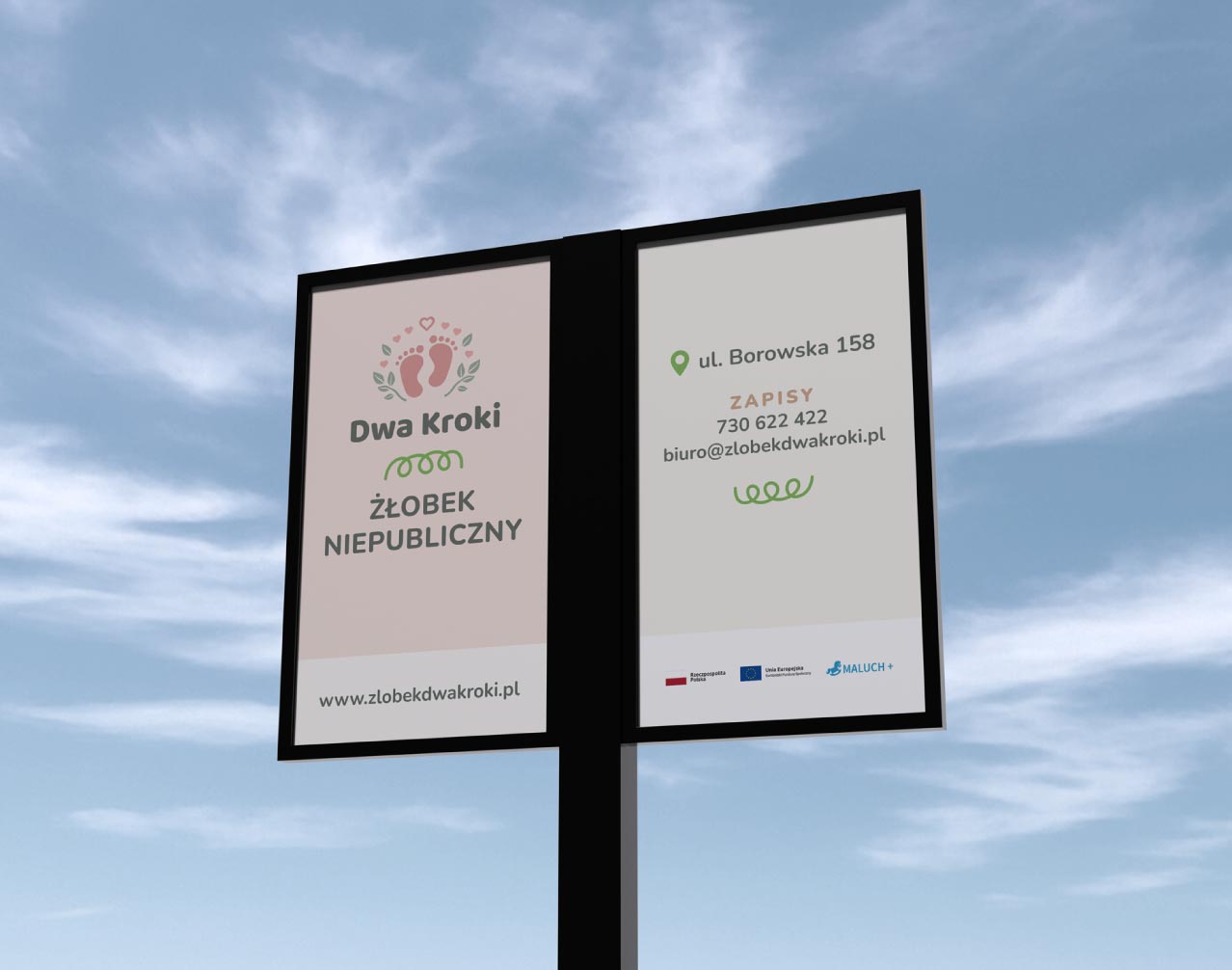 Laptop prezentujacy oferte personalizowanych kalendarzy ksiazkowych i terminarzy.