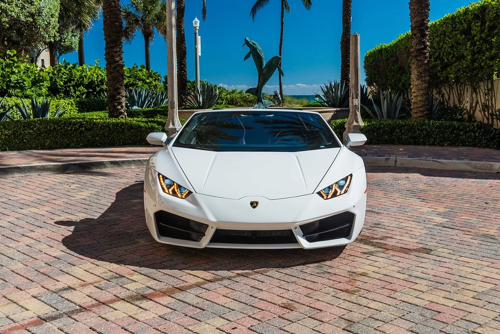 Lamborghini Huracan White on Black