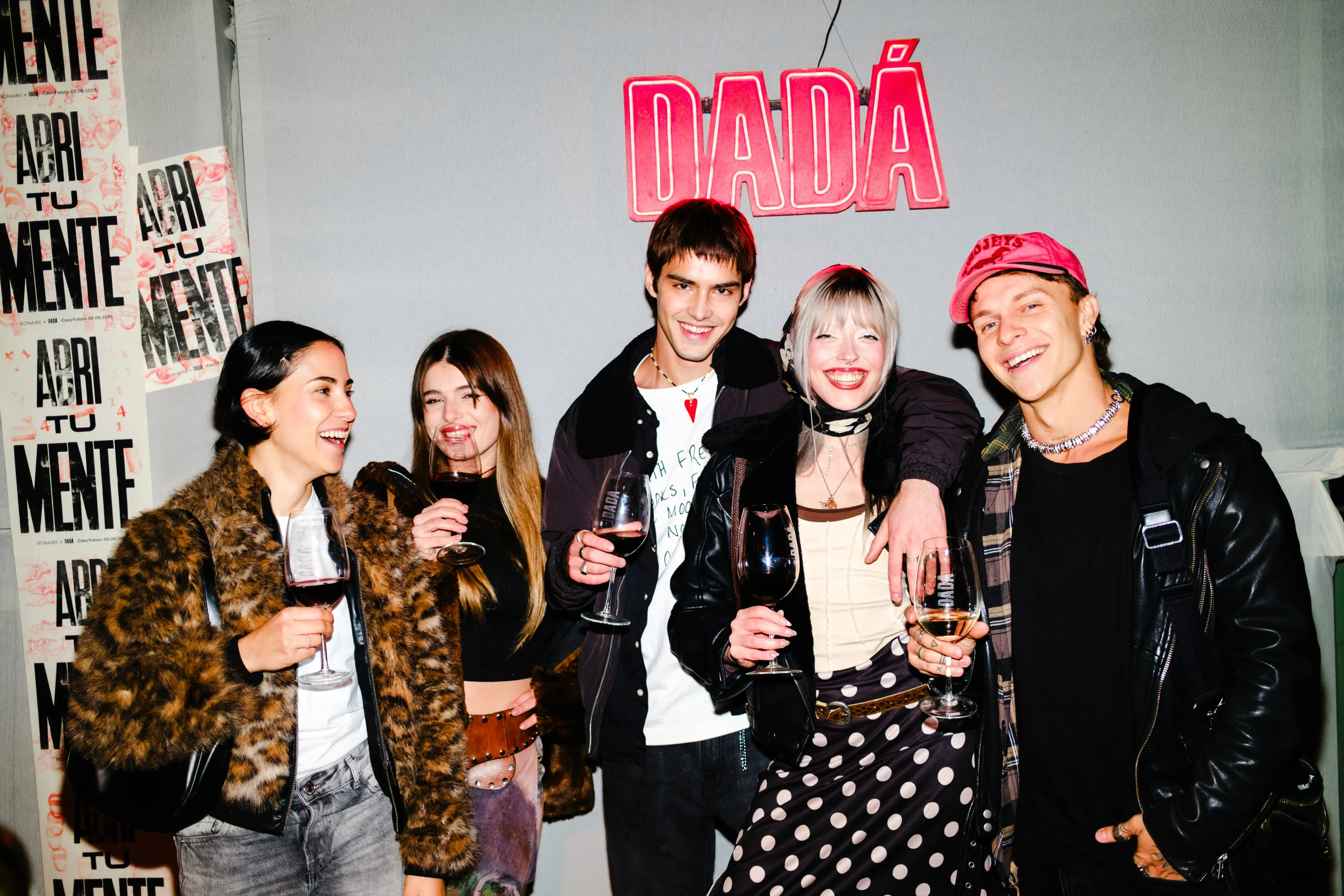 Equipo de influencers en campaña de Dadá