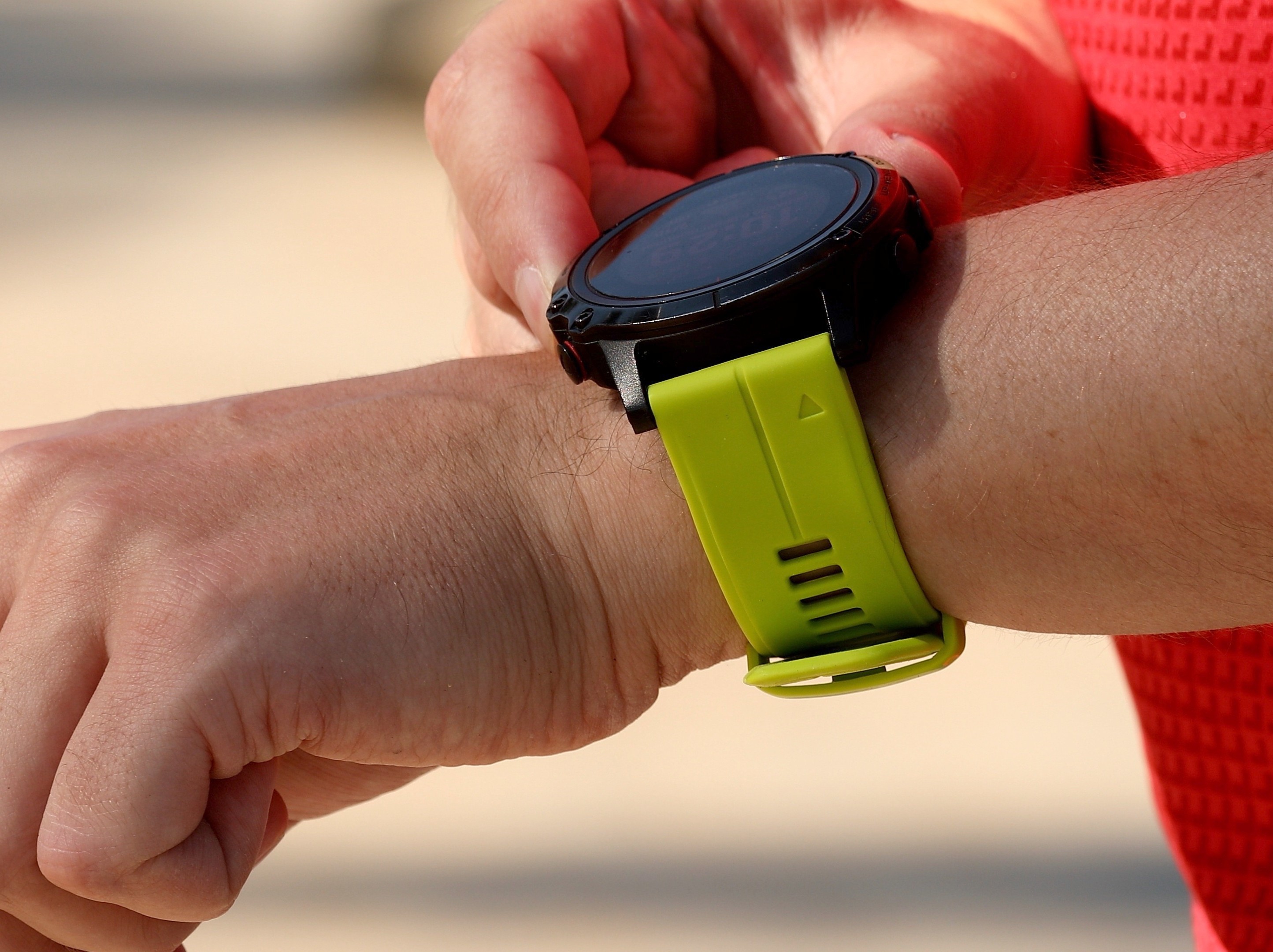 man setting a timer on his smart watch to show how to lose weight by walking for a certain amount of time