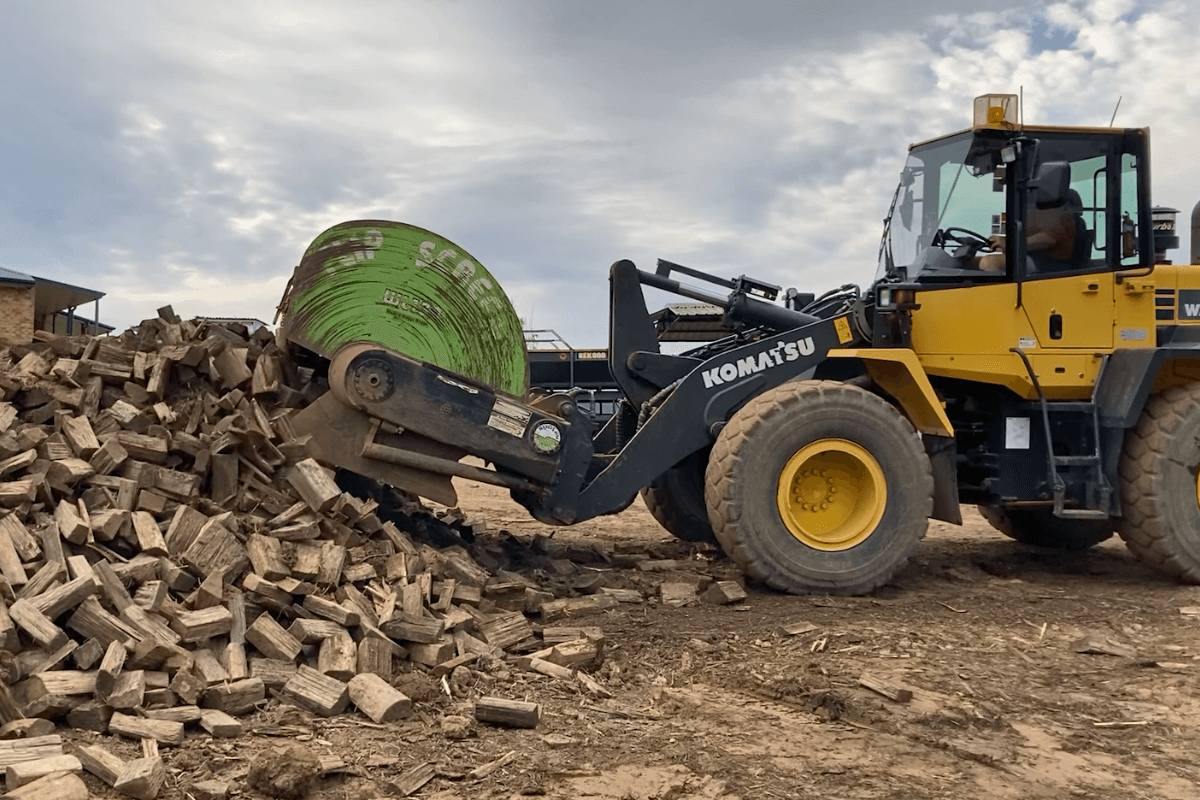 FlipScreen attachment on a Komatsu Loader