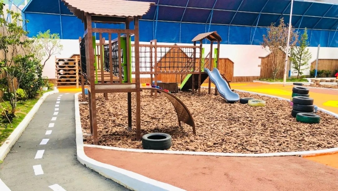 Luxurious modern interior with a sculptural art piece, floating books, a sleek marble bench, ambient lighting, and a gold metal partition