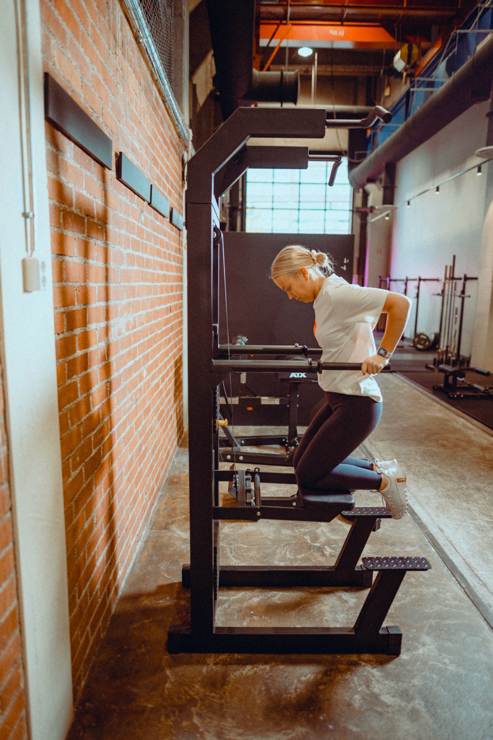 Assisted dip machine