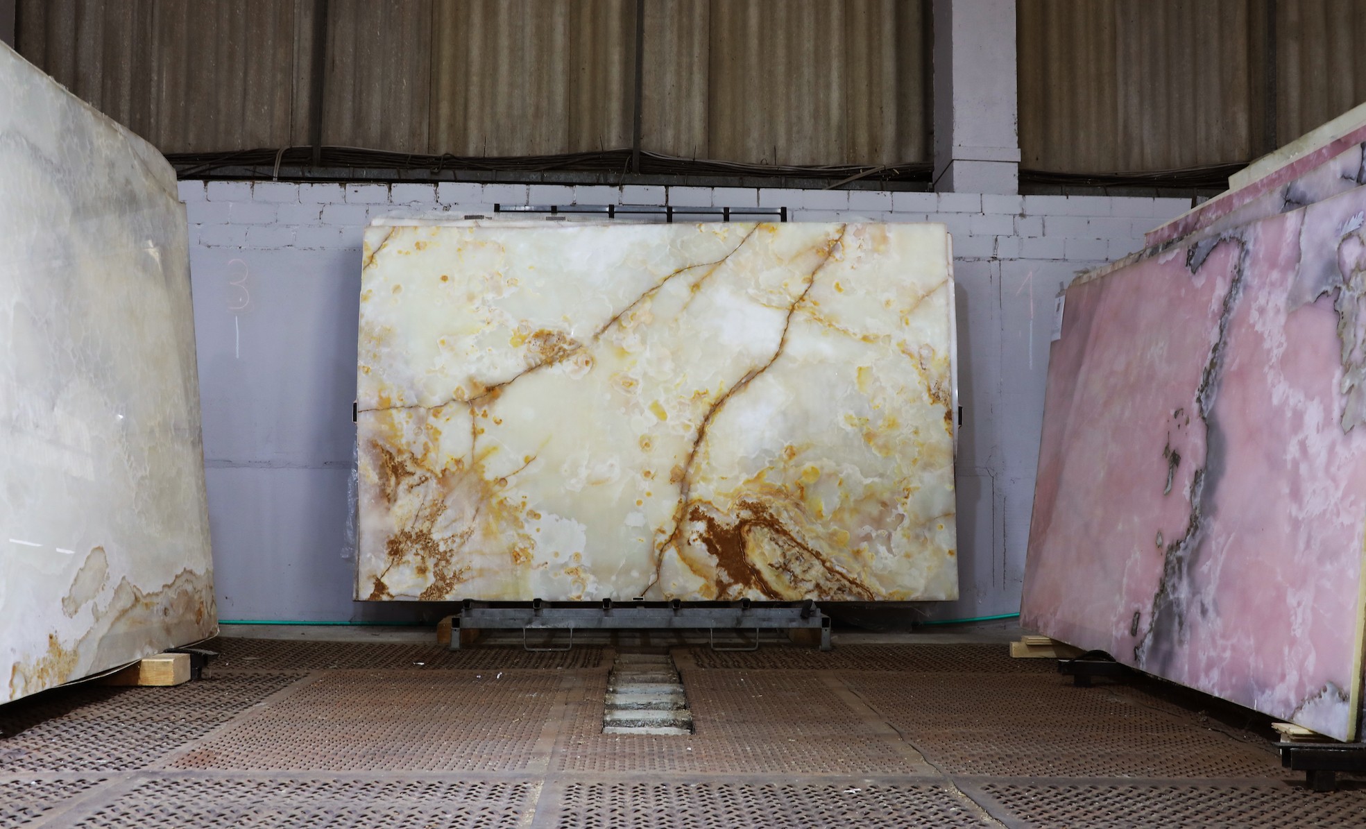 Spider White Onyx Wandverkleidung poliert