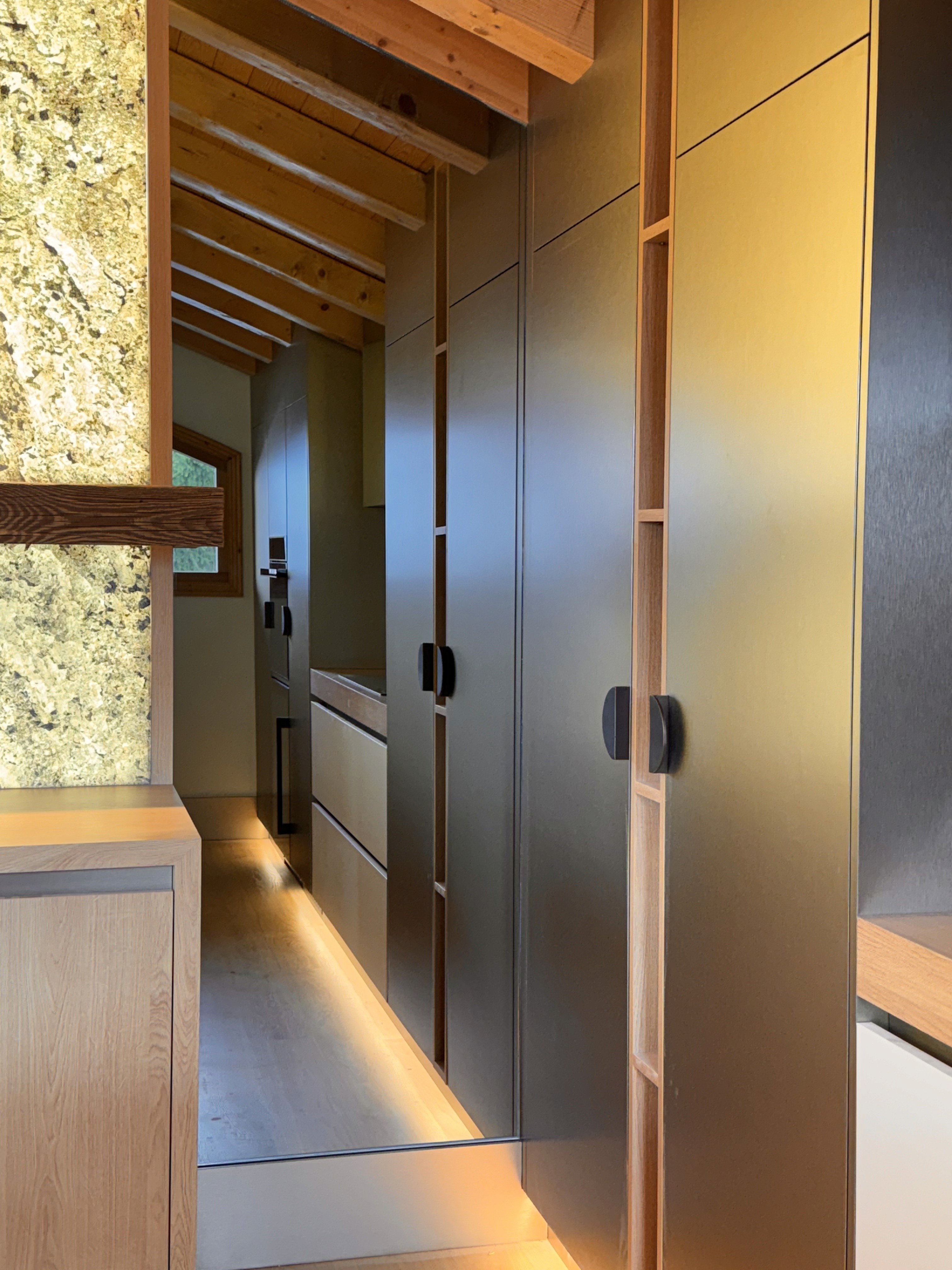 Cuisine sur mesure conçue par N6 Cuisine, agence d’architecture d’intérieur spécialisée dans les projets personnalisés et haut de gamme.n