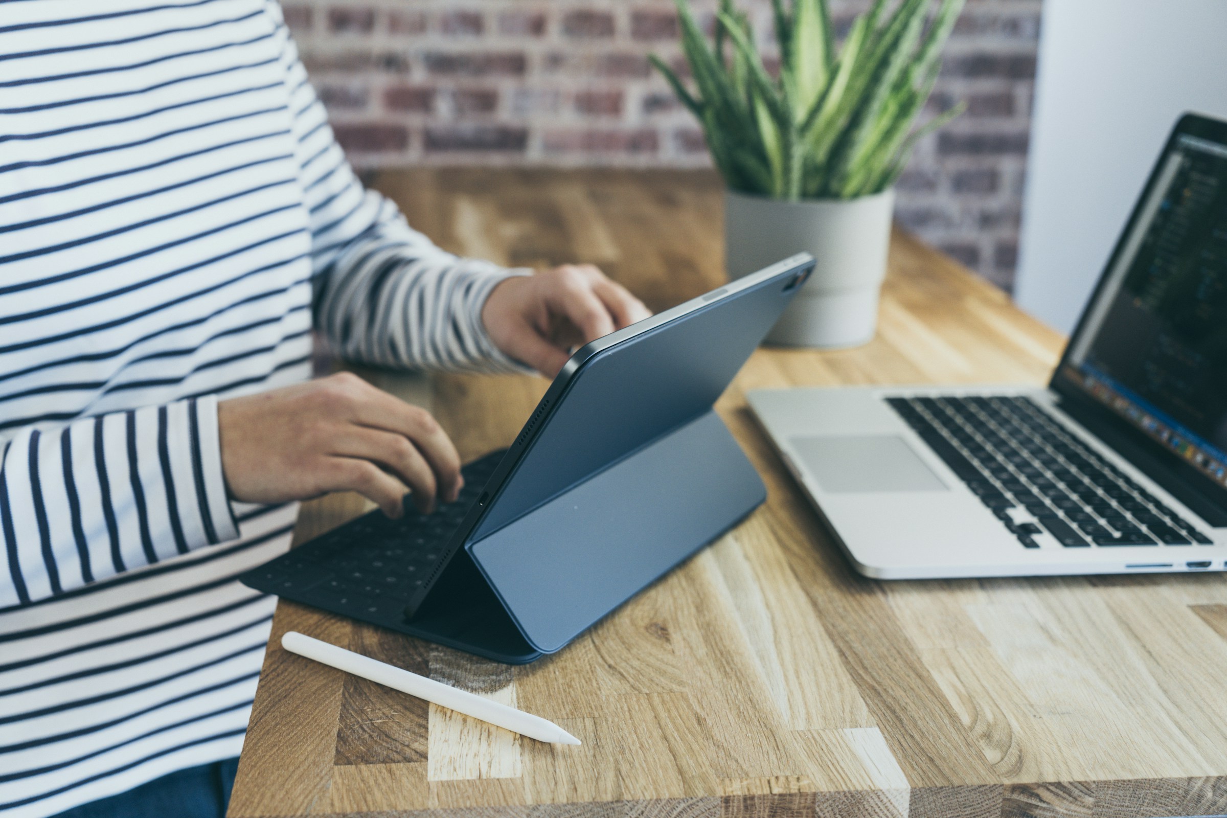 woman infront of laptop - Research Data Management