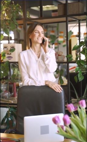 Bright Tree Health representative discussing health insurance services with a client over the phone