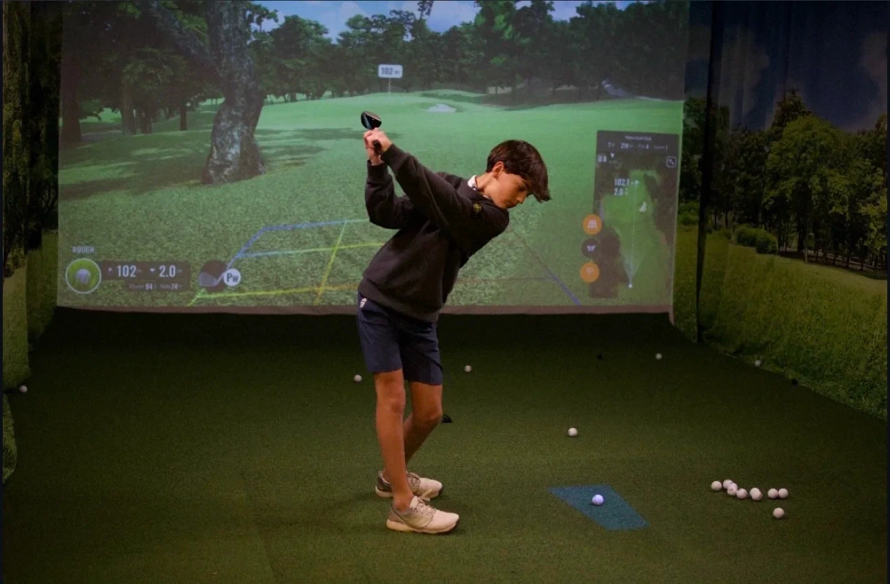 indoor-golf-simulator-jeugd-training-virtual-golfbaan-barendrecht