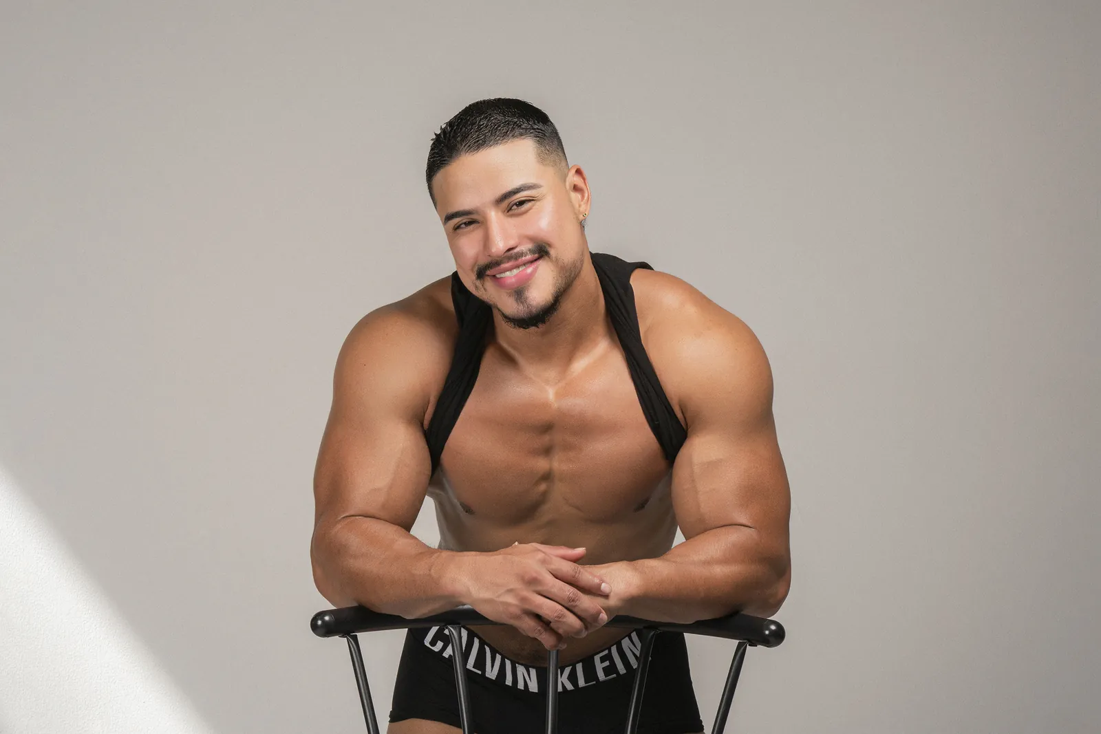 Model Apolo Makris - The Webcam Company