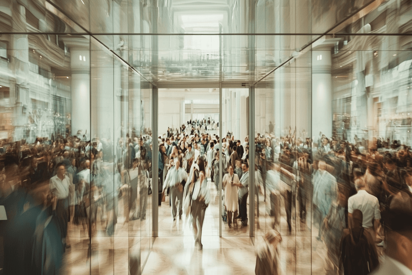 Donna in abito rosso e camicia bianca metà visibile chiaramente e metà filtrata dal vetro zigrinato. Il contrasto visivo simboleggia il passaggio dalla confusione alla chiarezza.