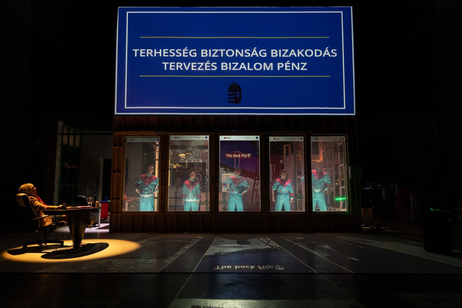 A Fukuyama után című előadás előfala főrpróbán a Trafóban