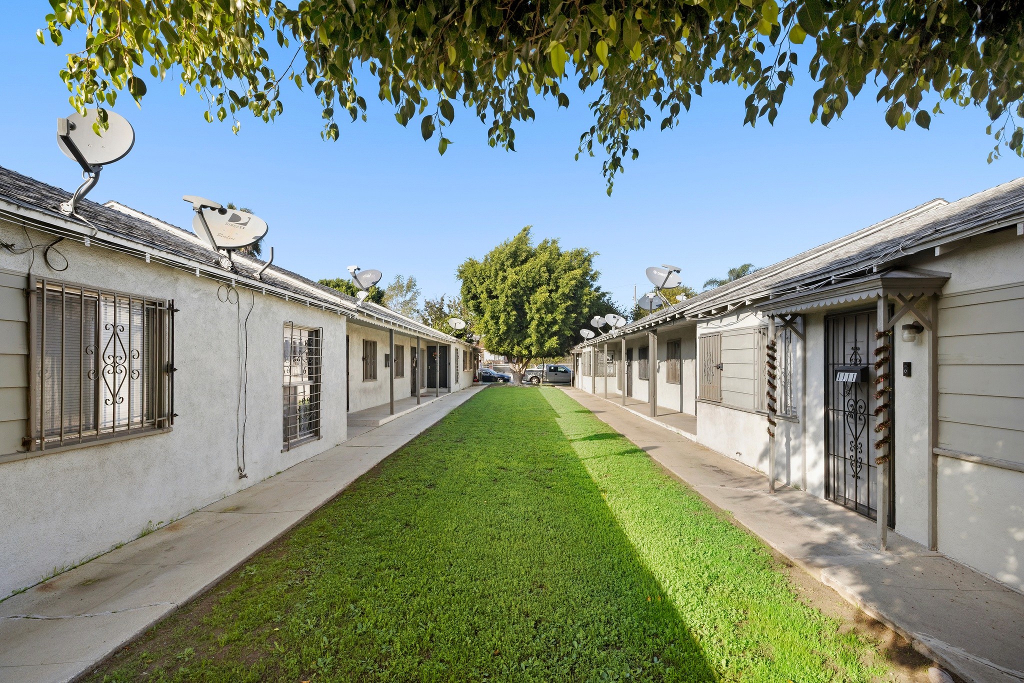 Central lawn courtyard at 1105 E Hyde Park illustrating open, park-like environment.