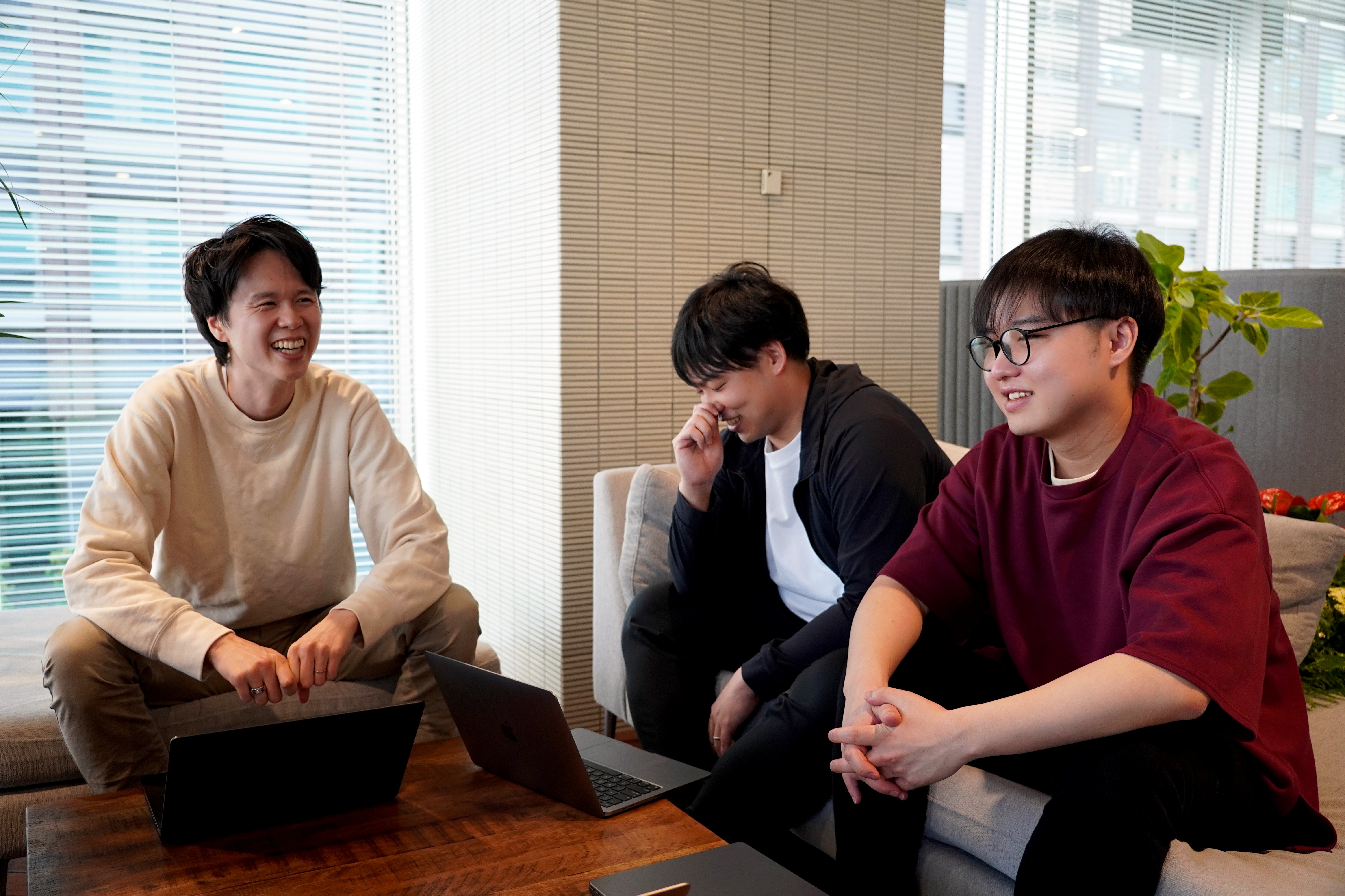 LeapWellメンバーが談笑する様子
