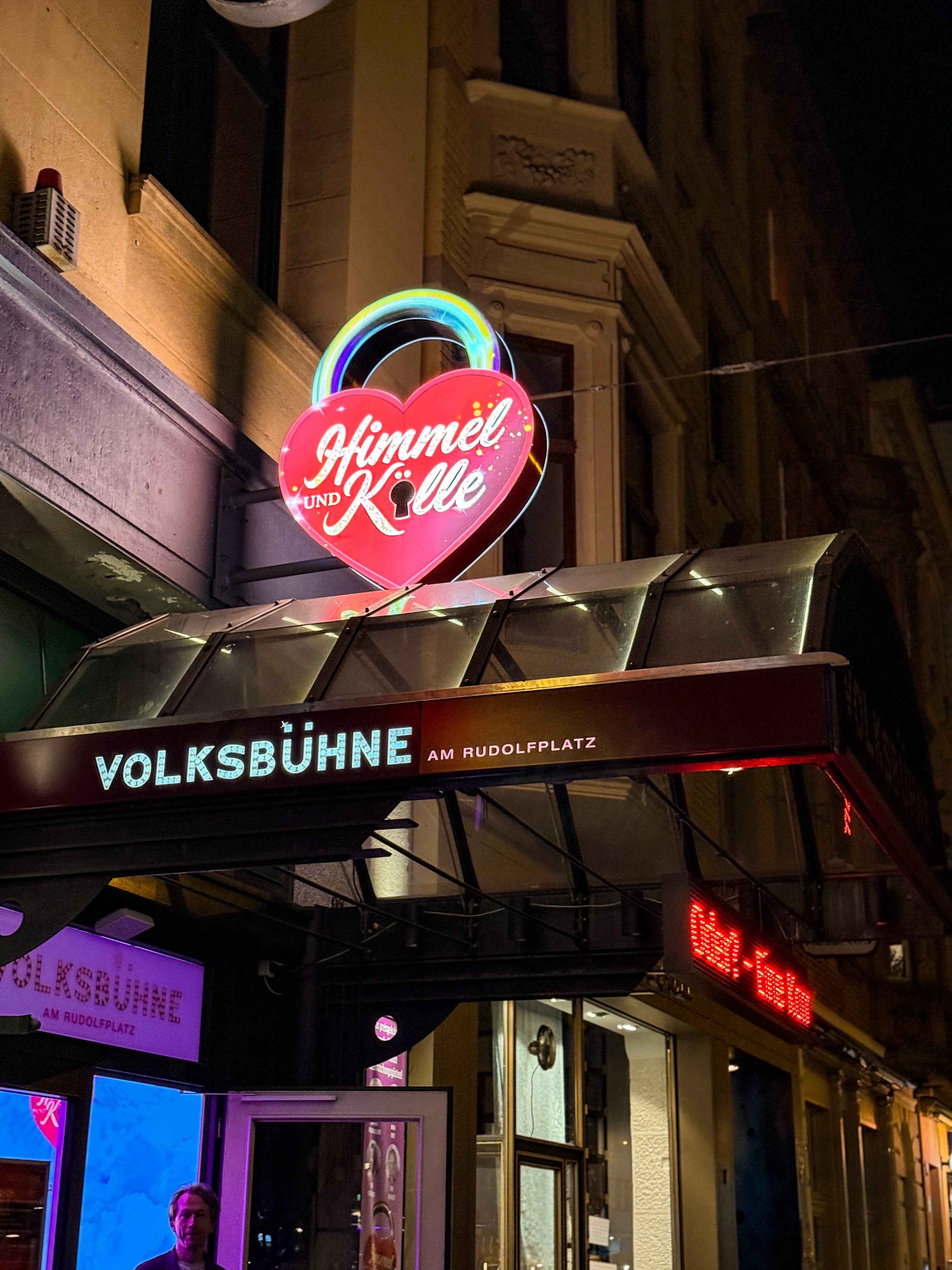 Eingang der Volksbühne am Rudolfsplatz in Köln
