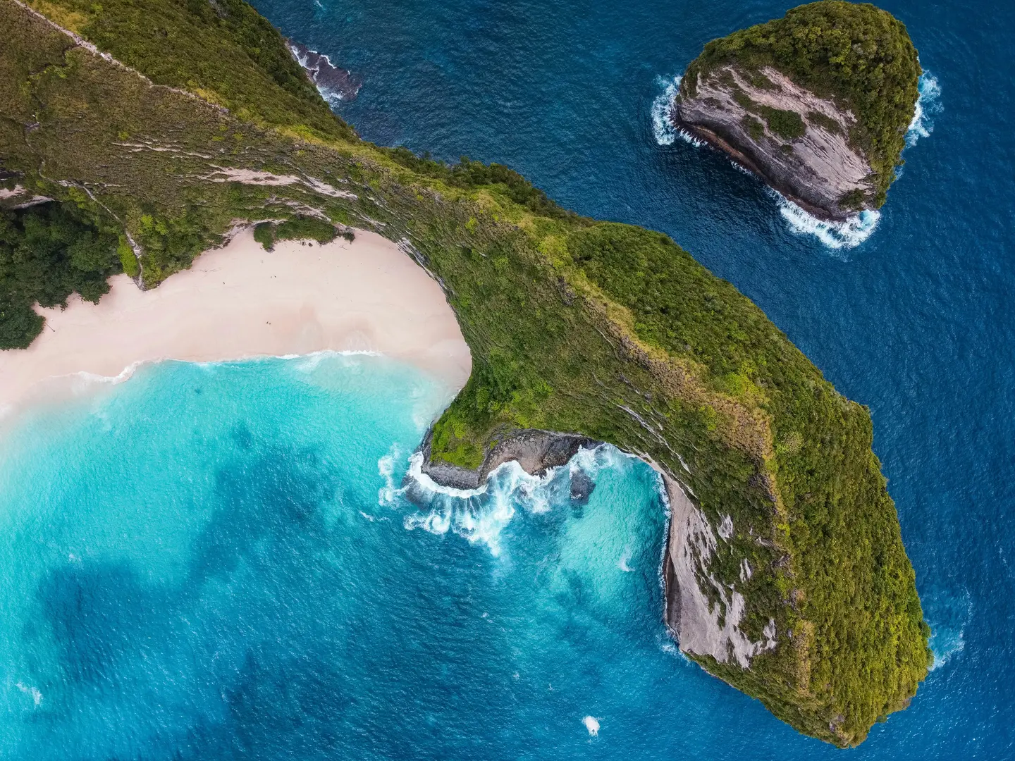 The end of the rock formation in Nusa Penida, Bali