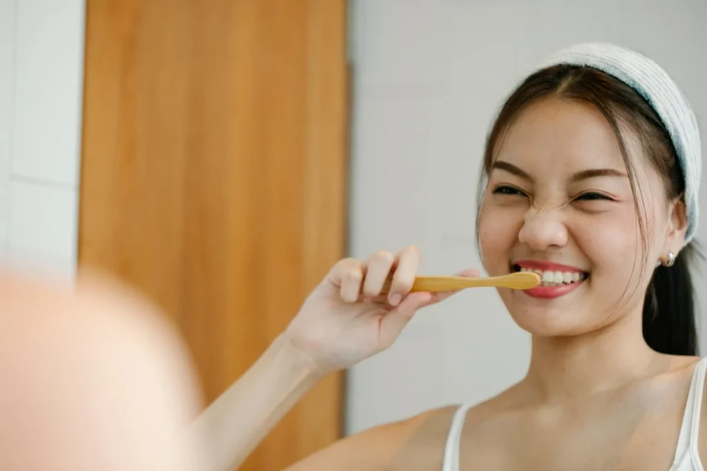 oral hygiene practice to maintain white teeeth