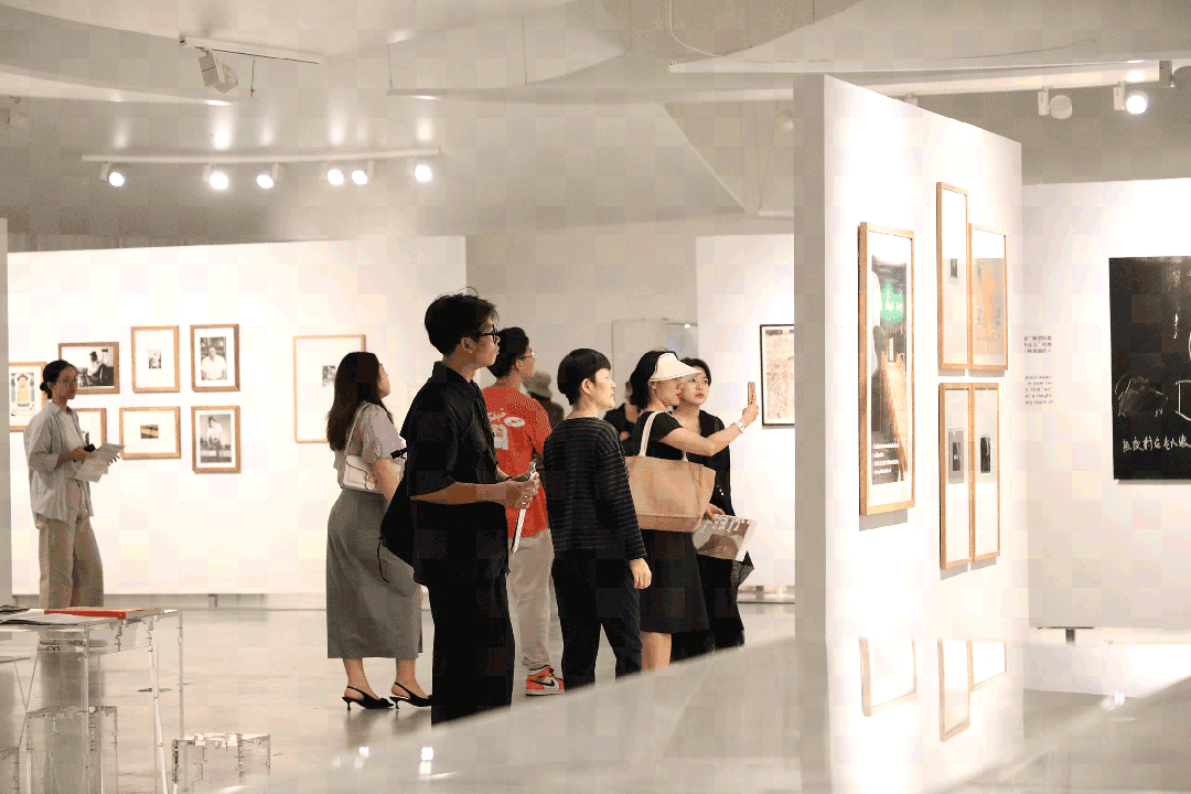 展览中的观众互动