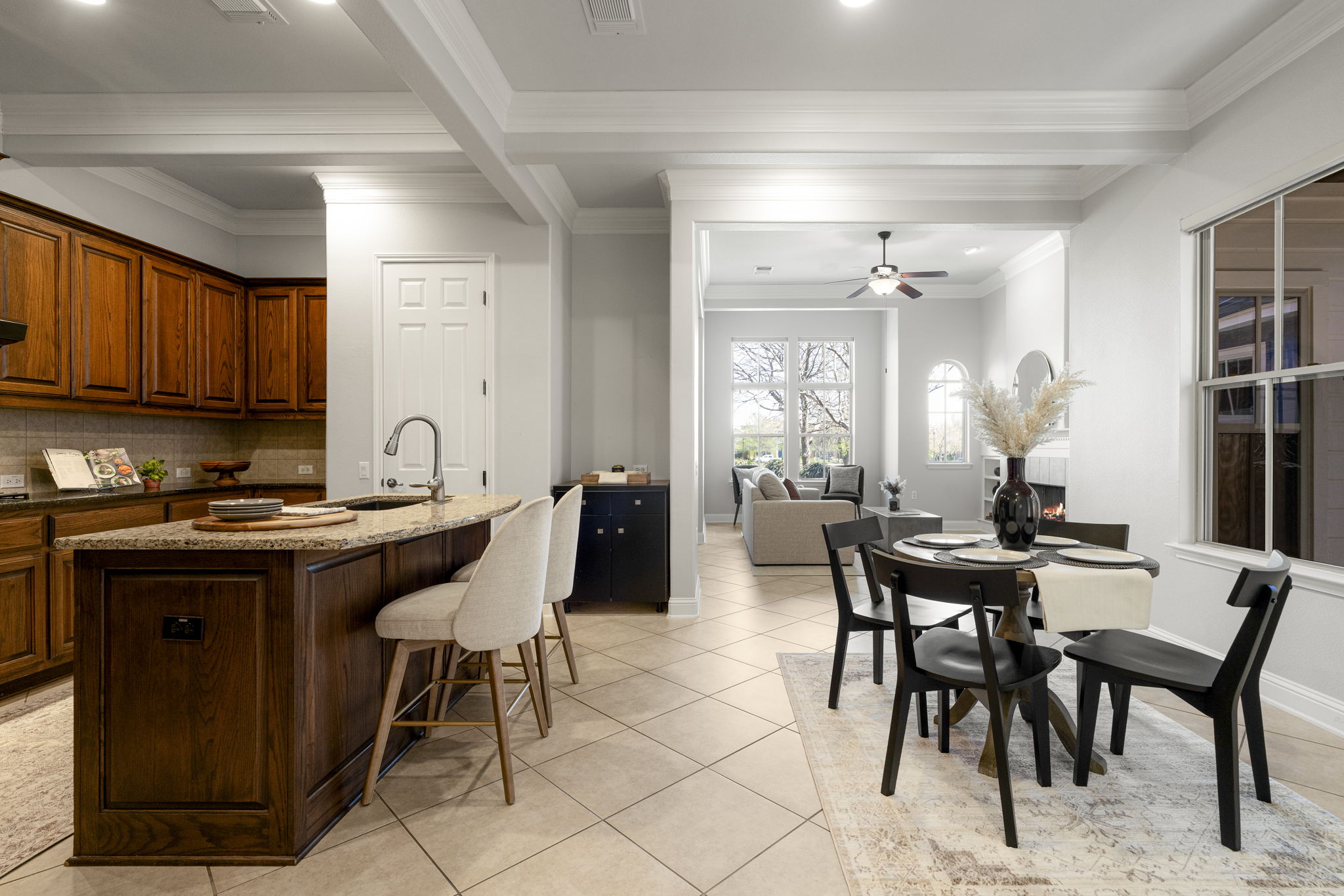 4004 Pinckney's open concept connects the livingroom, kitchen, and dining area seamlessly