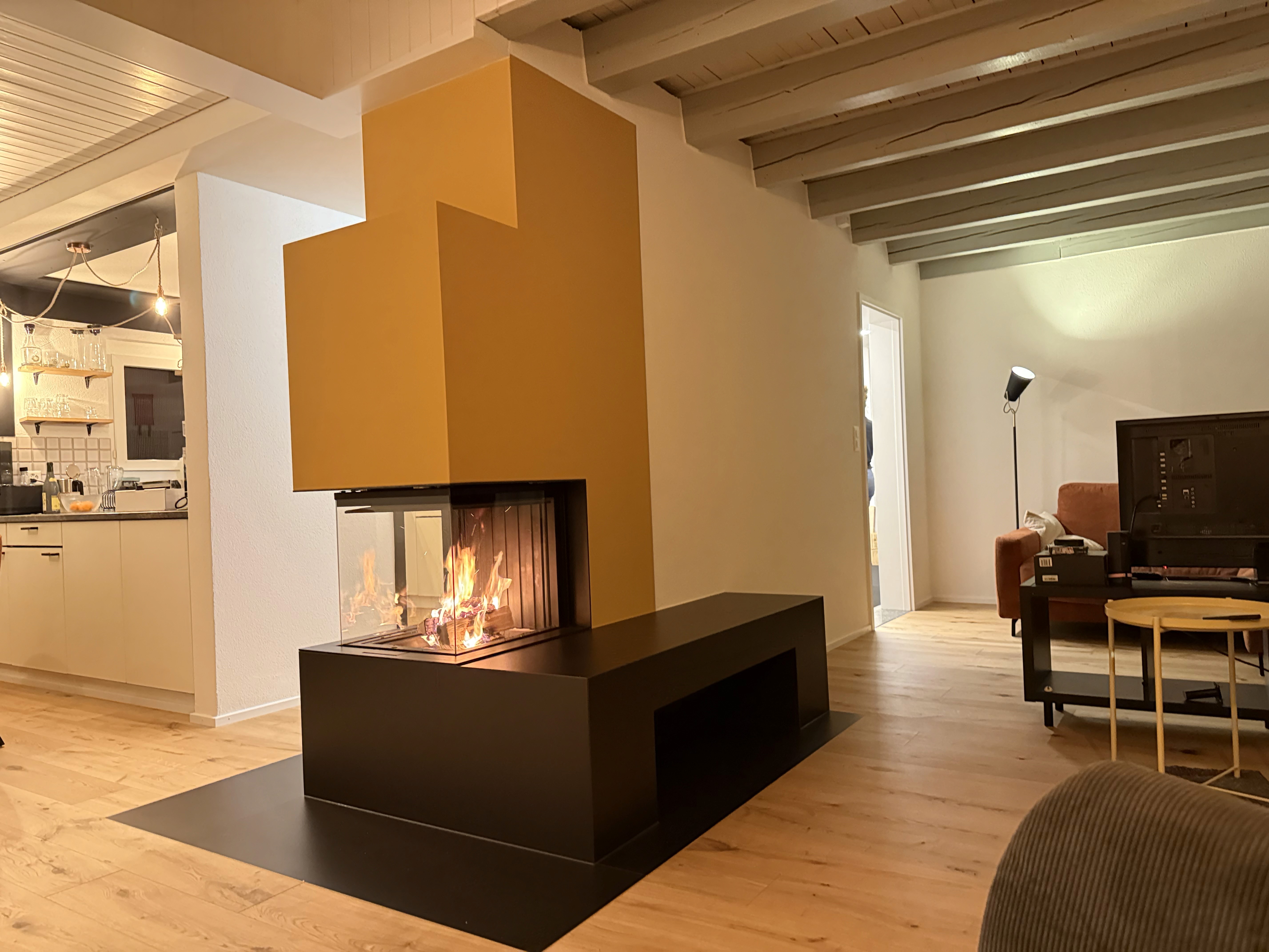 Cheminée mit Ceraflex Bankverkleidung