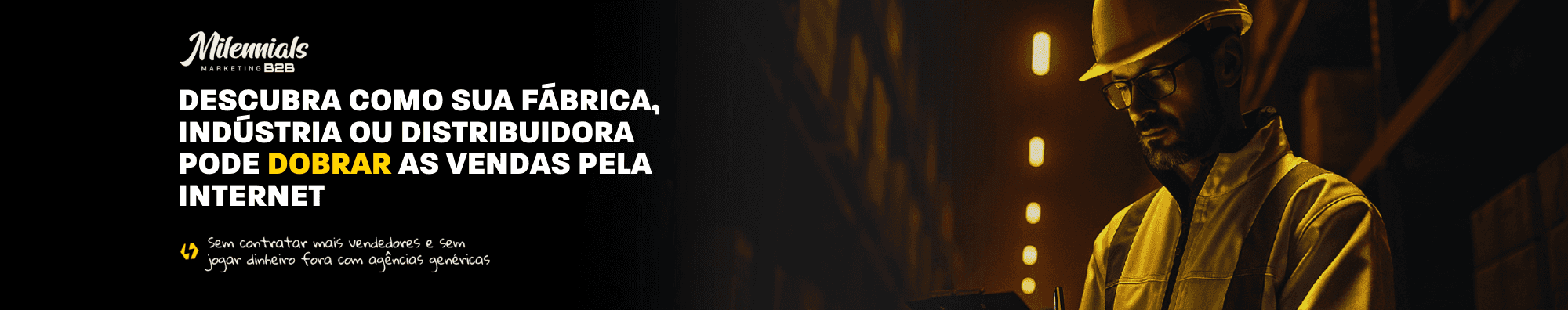 Profissional de indústria em ambiente fabril utilizando tablet, simbolizando fábrica, indústria ou distribuidora aumentando vendas online por meio de estratégias digitais B2B.