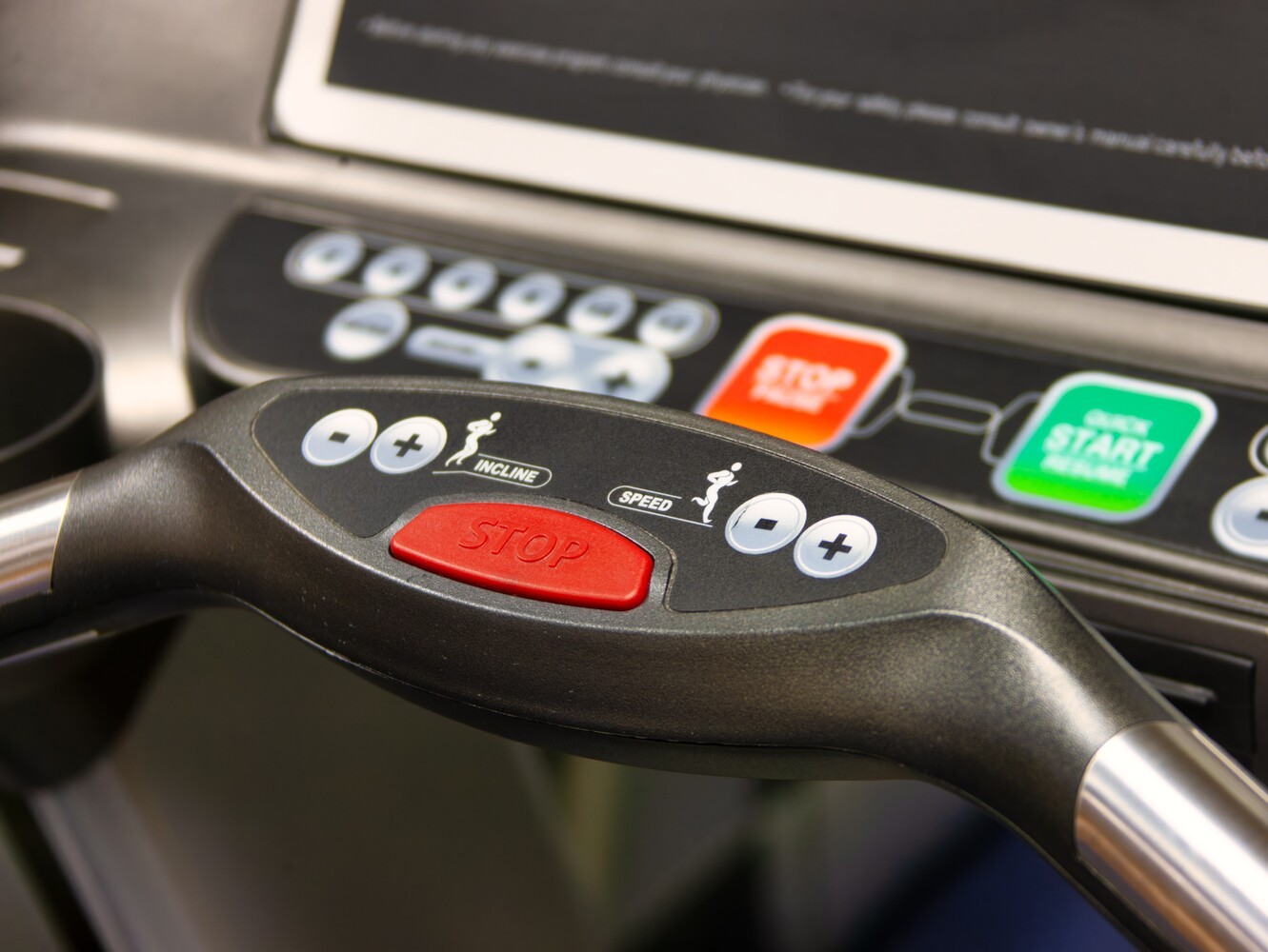 treadmill controls showing an easy way to set the best incline for weight loss