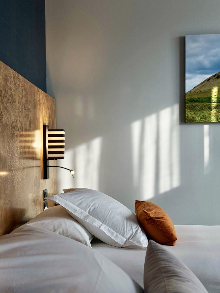 Debaines hotel room