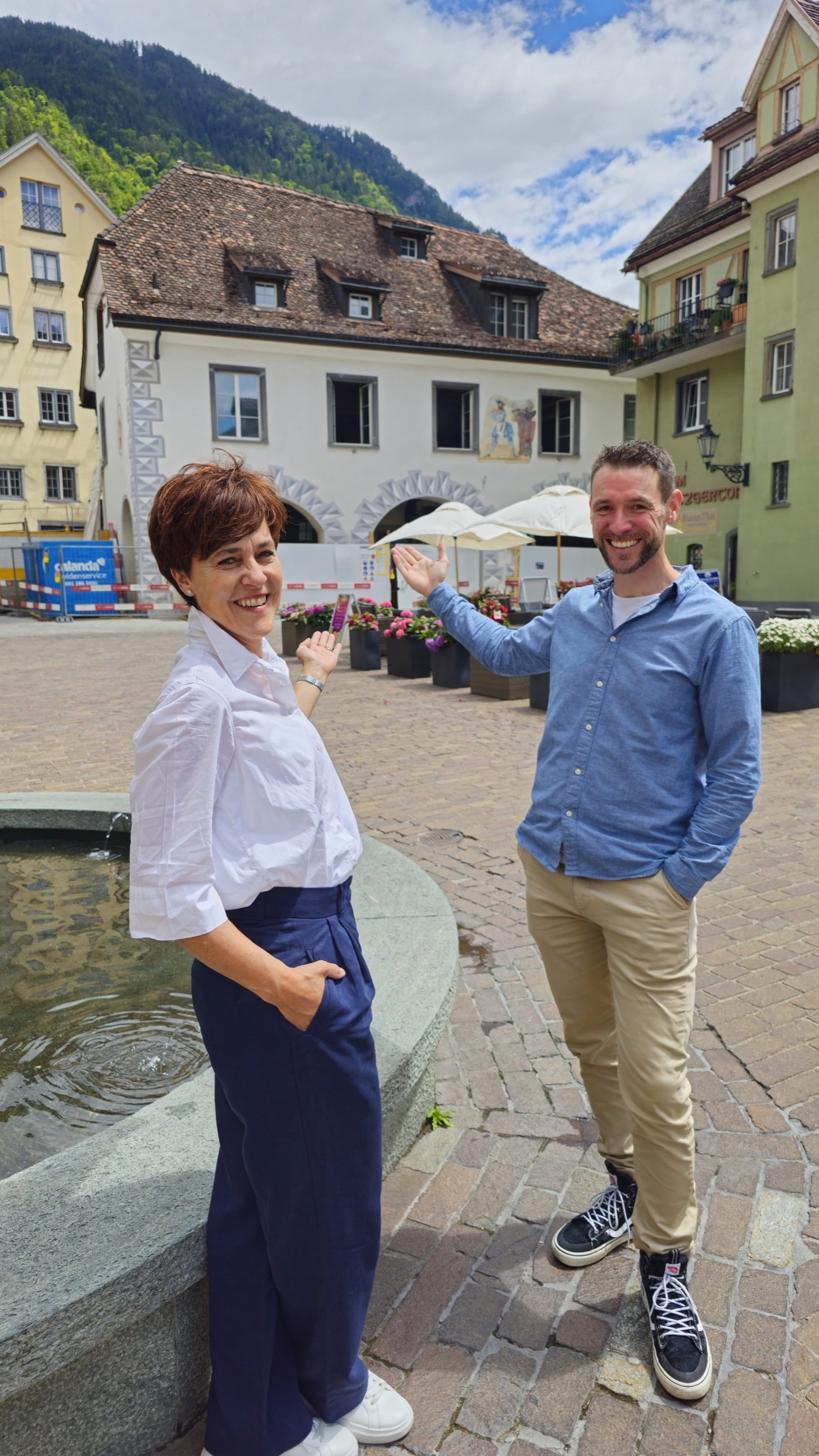 Andrea Thür-Suter und Adrian Hirt vor dem Haus zur Metzg