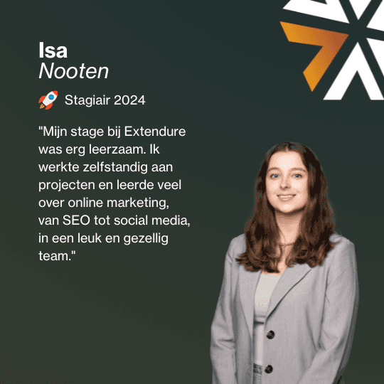 Twee collega's die samen iets noteren