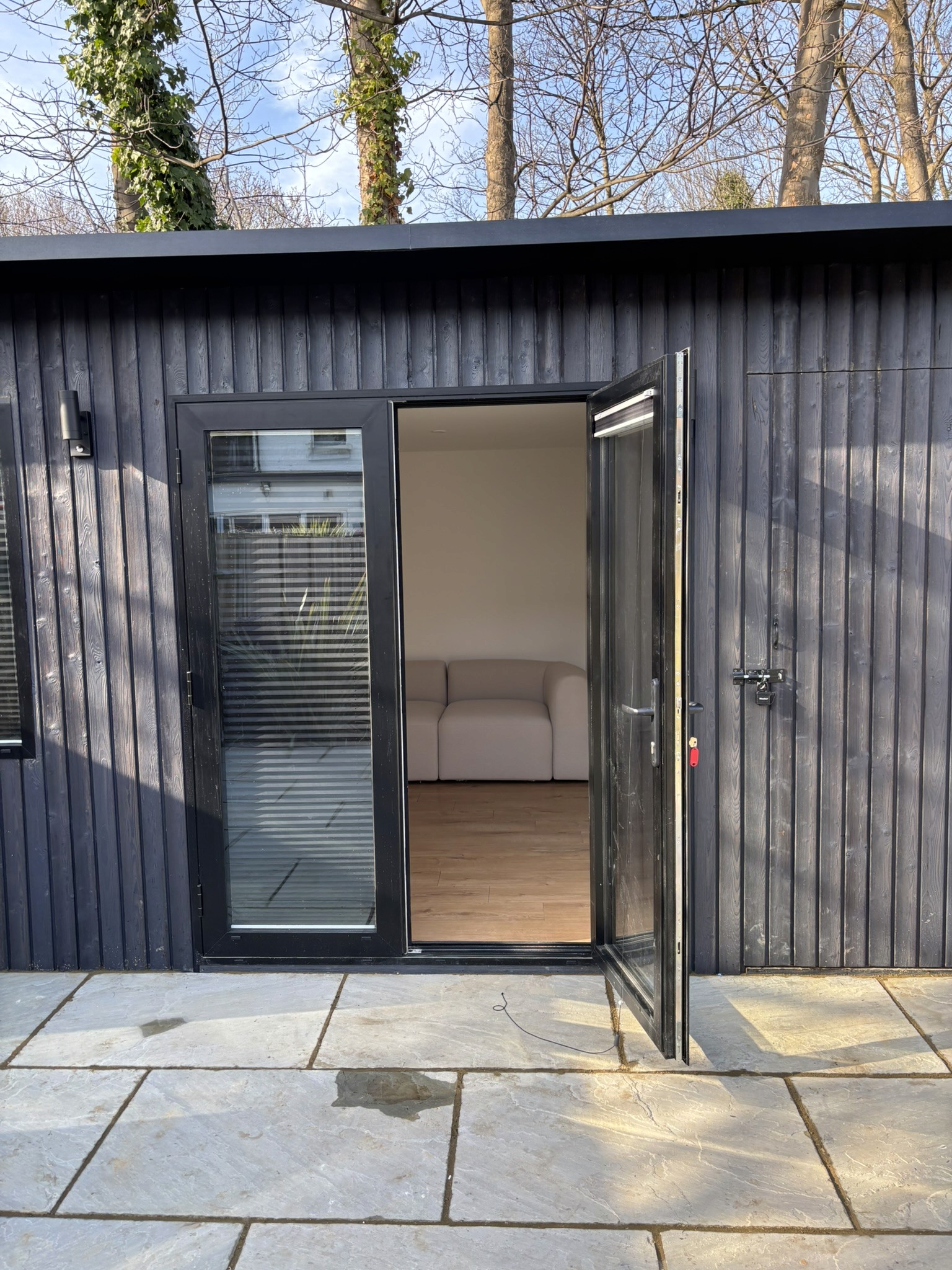 Burnt Larch Garden Office photo 5