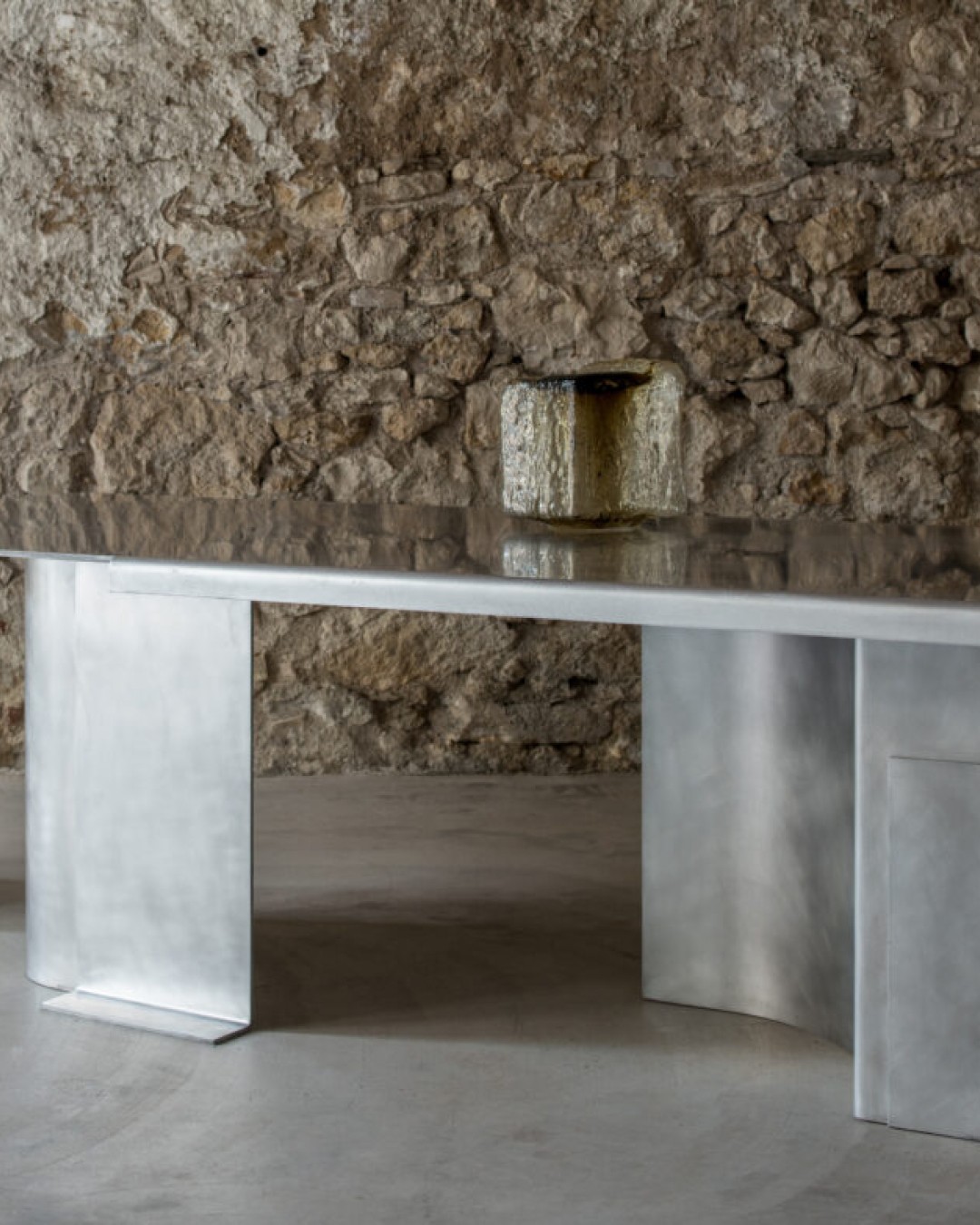 Destroyers builders, Dining table