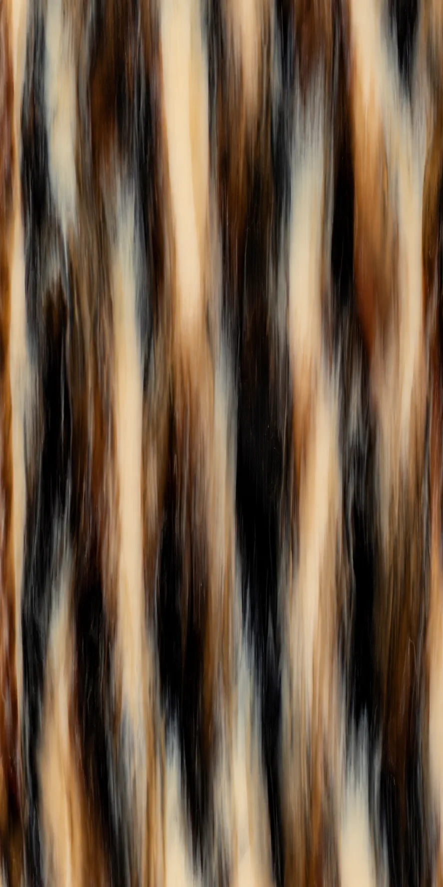 Lastra di acetato di cellulosa con venature verticali irregolari nelle tonalità marrone, nero, crema e trasparente, utilizzata come riferimento nella selezione dei materiali IDIA. Ogni lastra contribuisce in modo diverso al risultato finale dell’occhiale su misura e viene scelta da Ottica Dentella ad Ancona in base al progetto, ai colori e all’identità della persona.