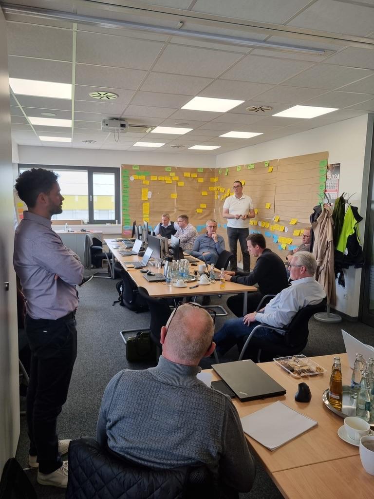 Bernd Winkhaus stands in front of a group of people during workshop.